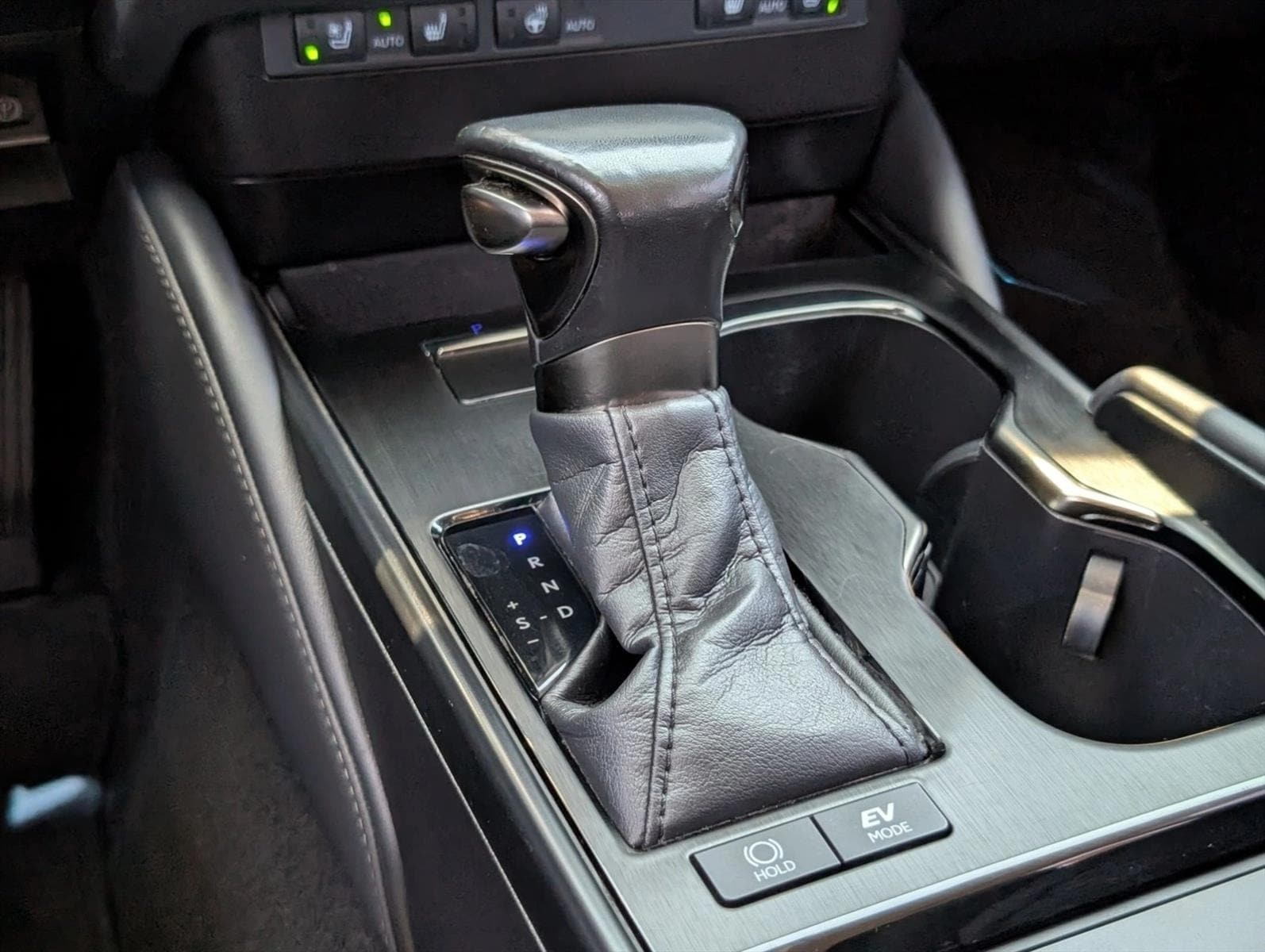 2024 Lexus ES Hybrid 300h - Photo 12