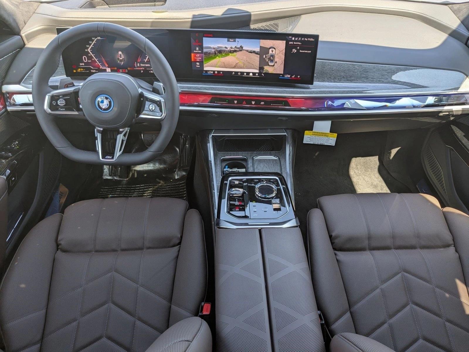 2025 BMW 7 Series 750e - Photo 15