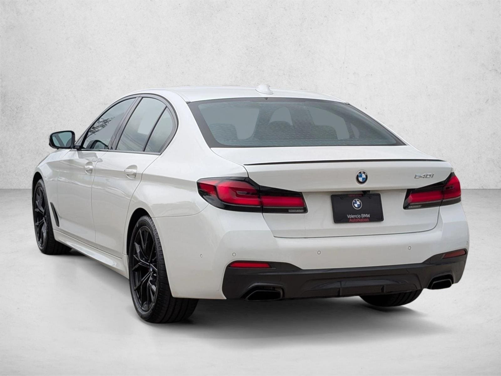2023 BMW 540i photo 3