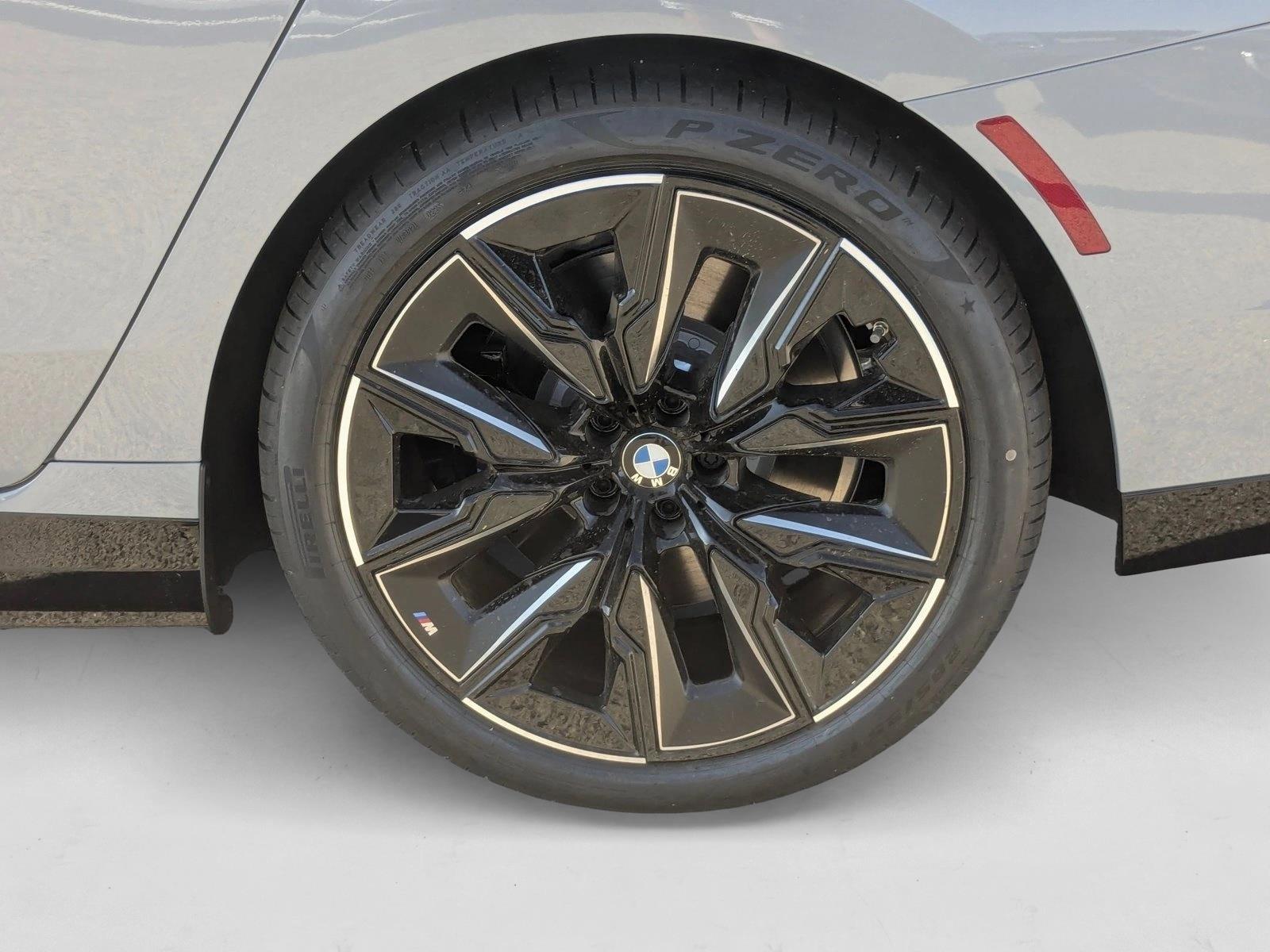 2025 BMW 7 Series 750e - Photo 10