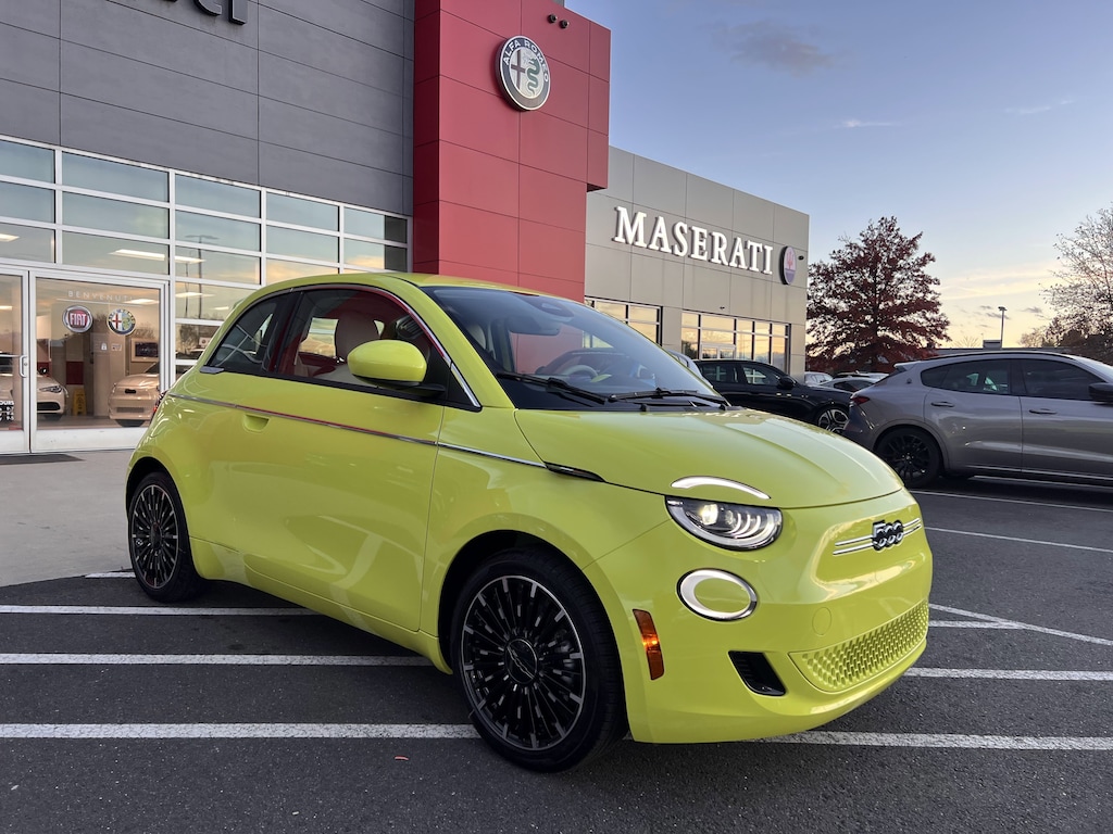 New 2025 FIAT 500e ICONA Hatchback