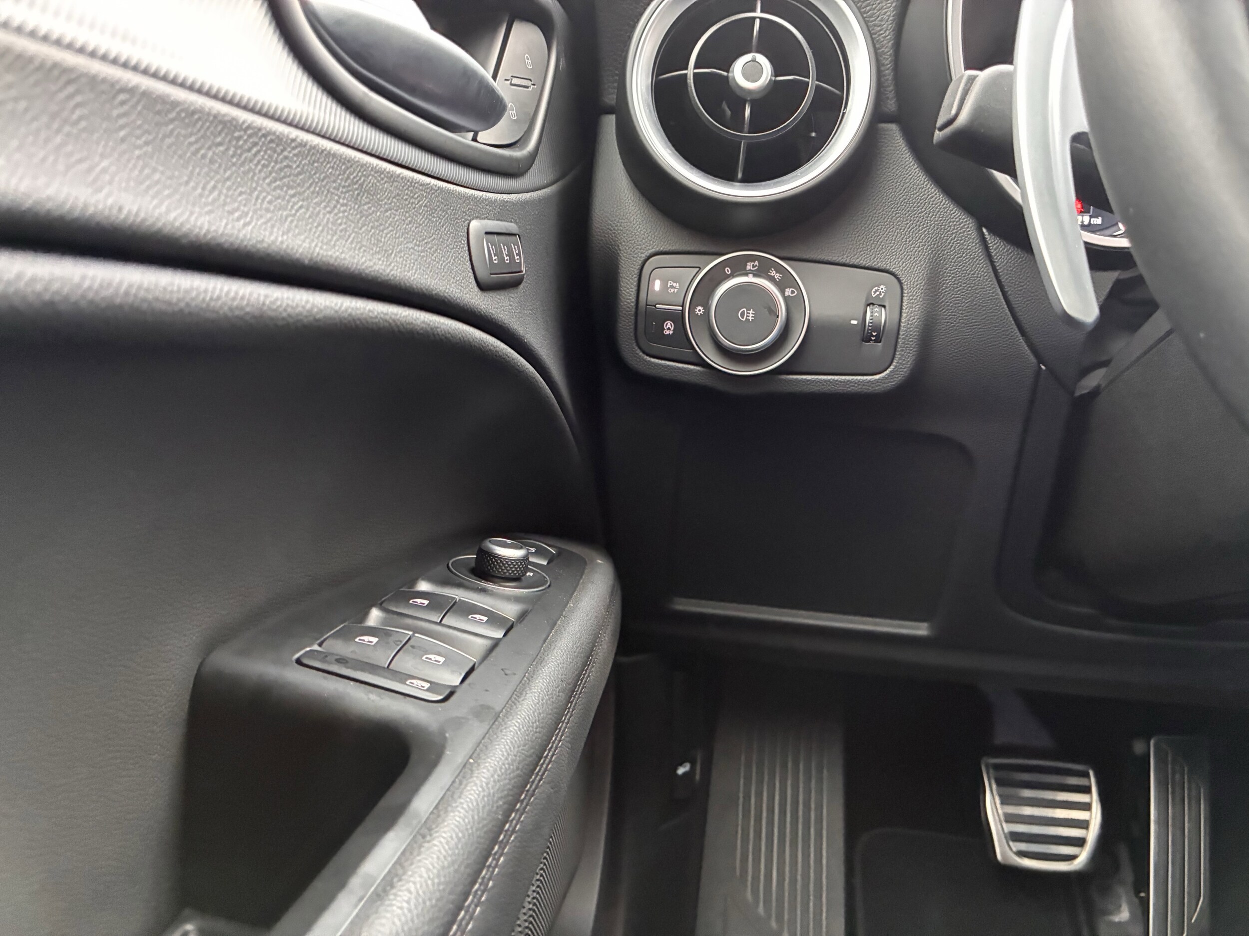 2025 Alfa Romeo Stelvio Base - Photo 15