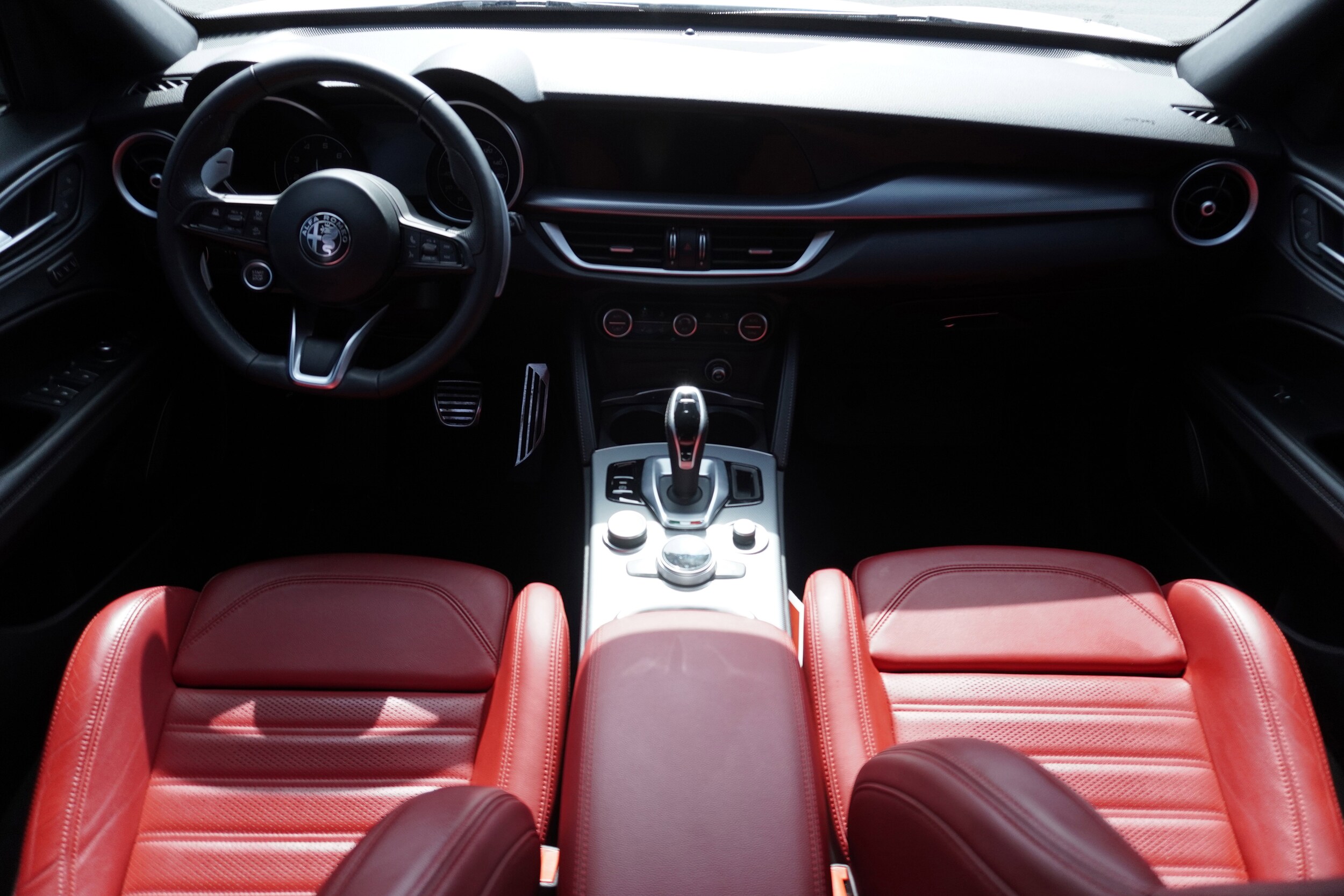 2023 Alfa Romeo Stelvio Ti photo 2