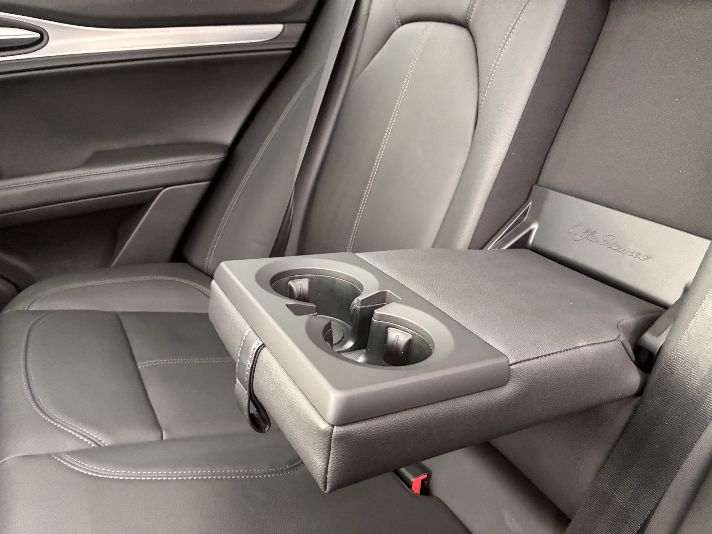 2025 Alfa Romeo Stelvio Base - Photo 28