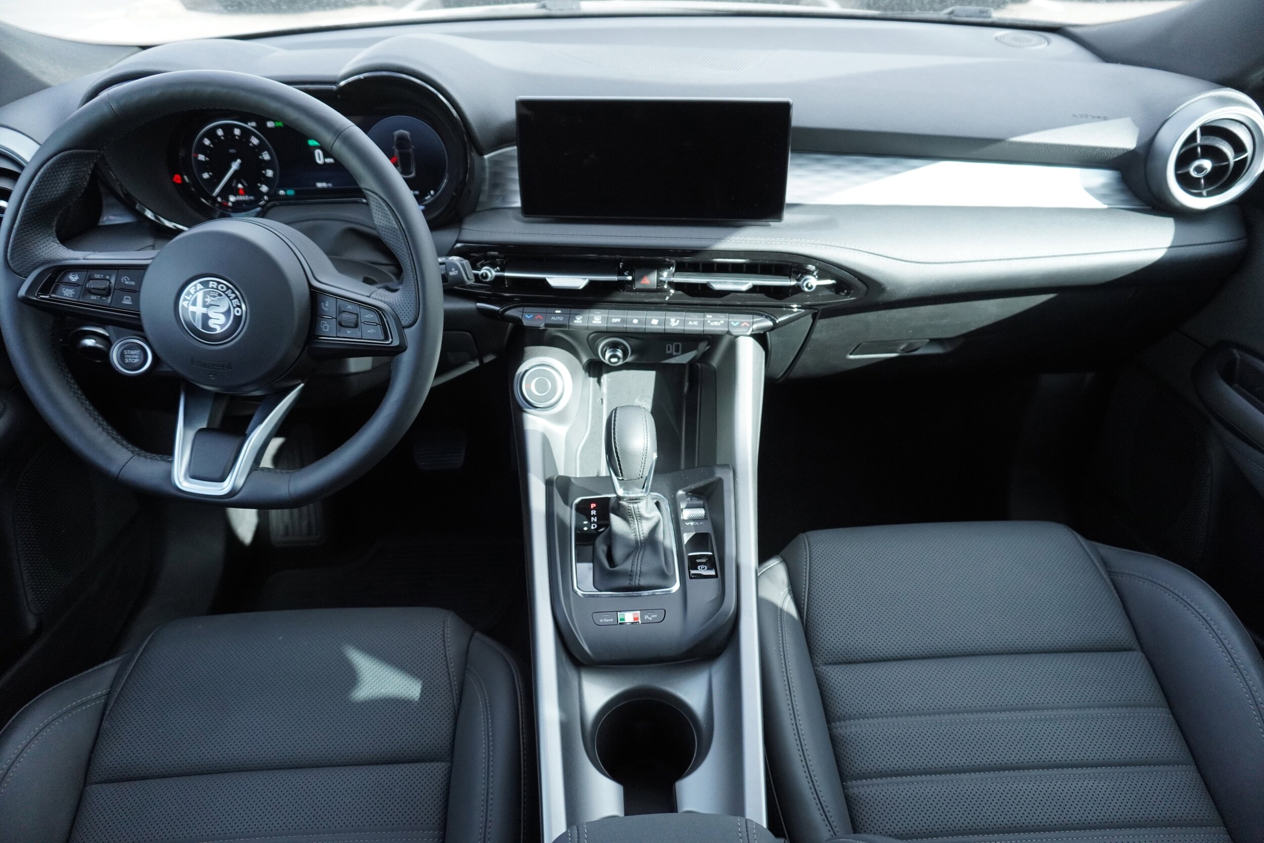 2024 Alfa Romeo Tonale Ti photo 2