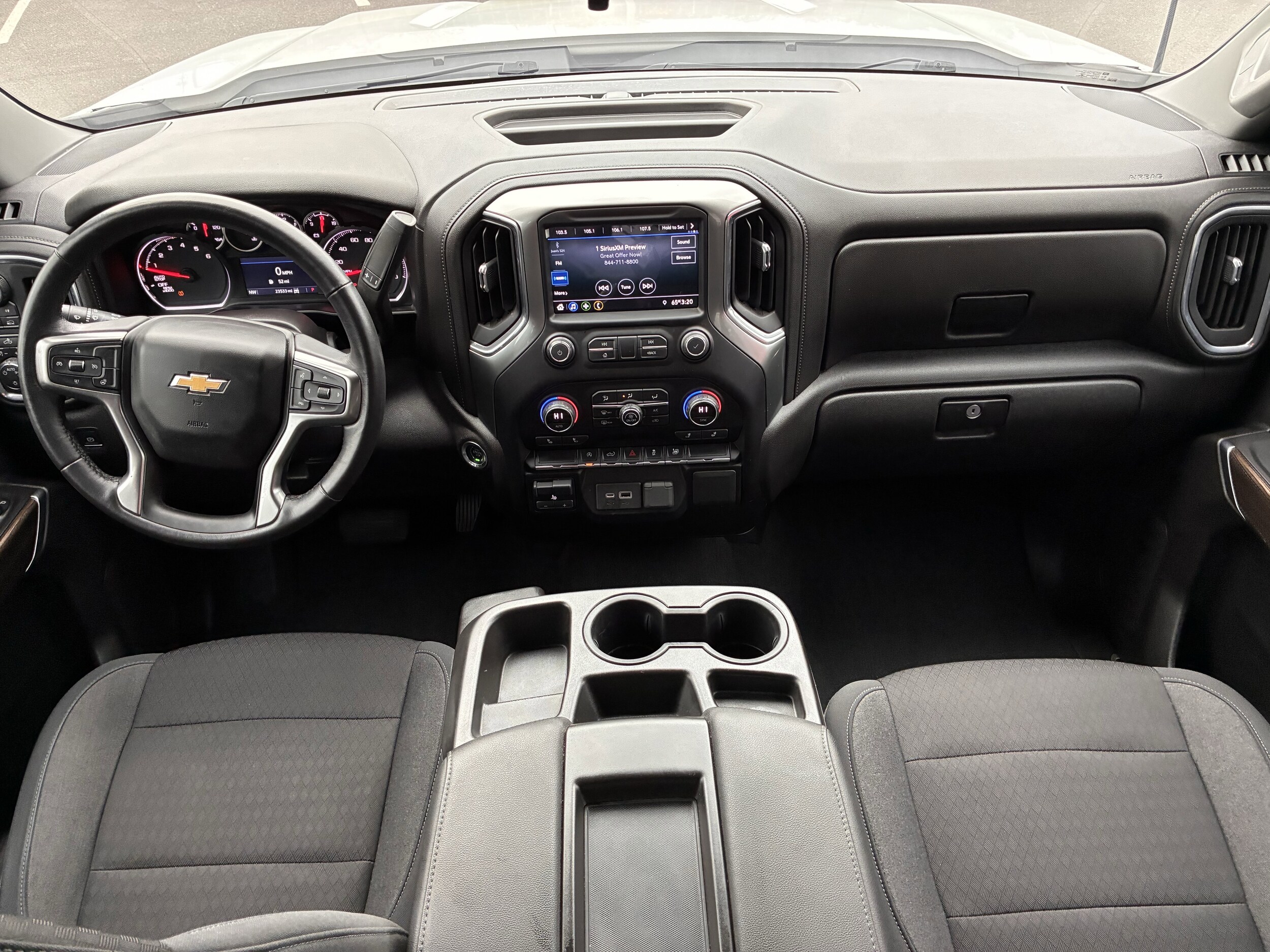 2021 Chevrolet Silverado 1500 LT photo 2