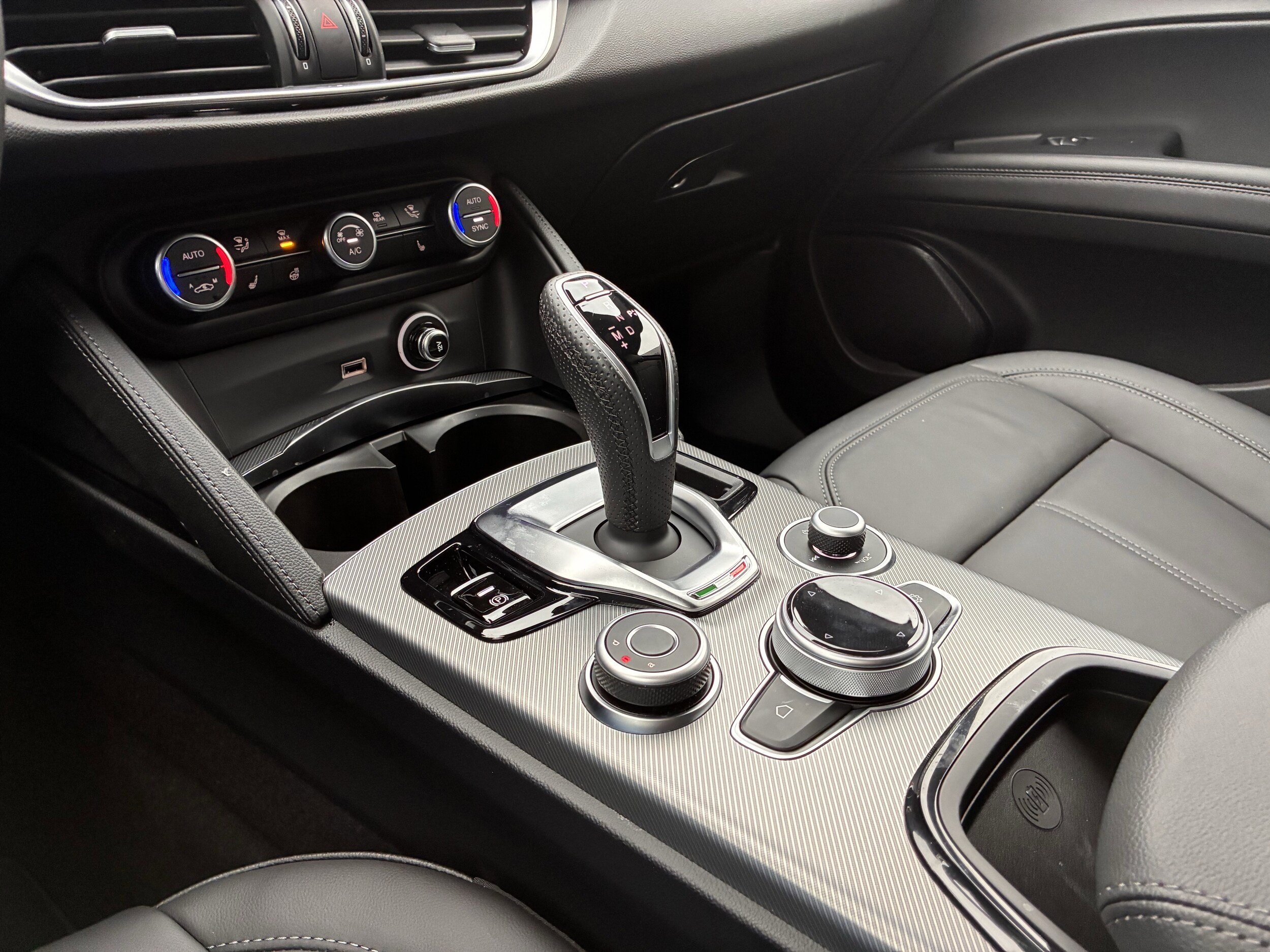 2025 Alfa Romeo Stelvio Base - Photo 19