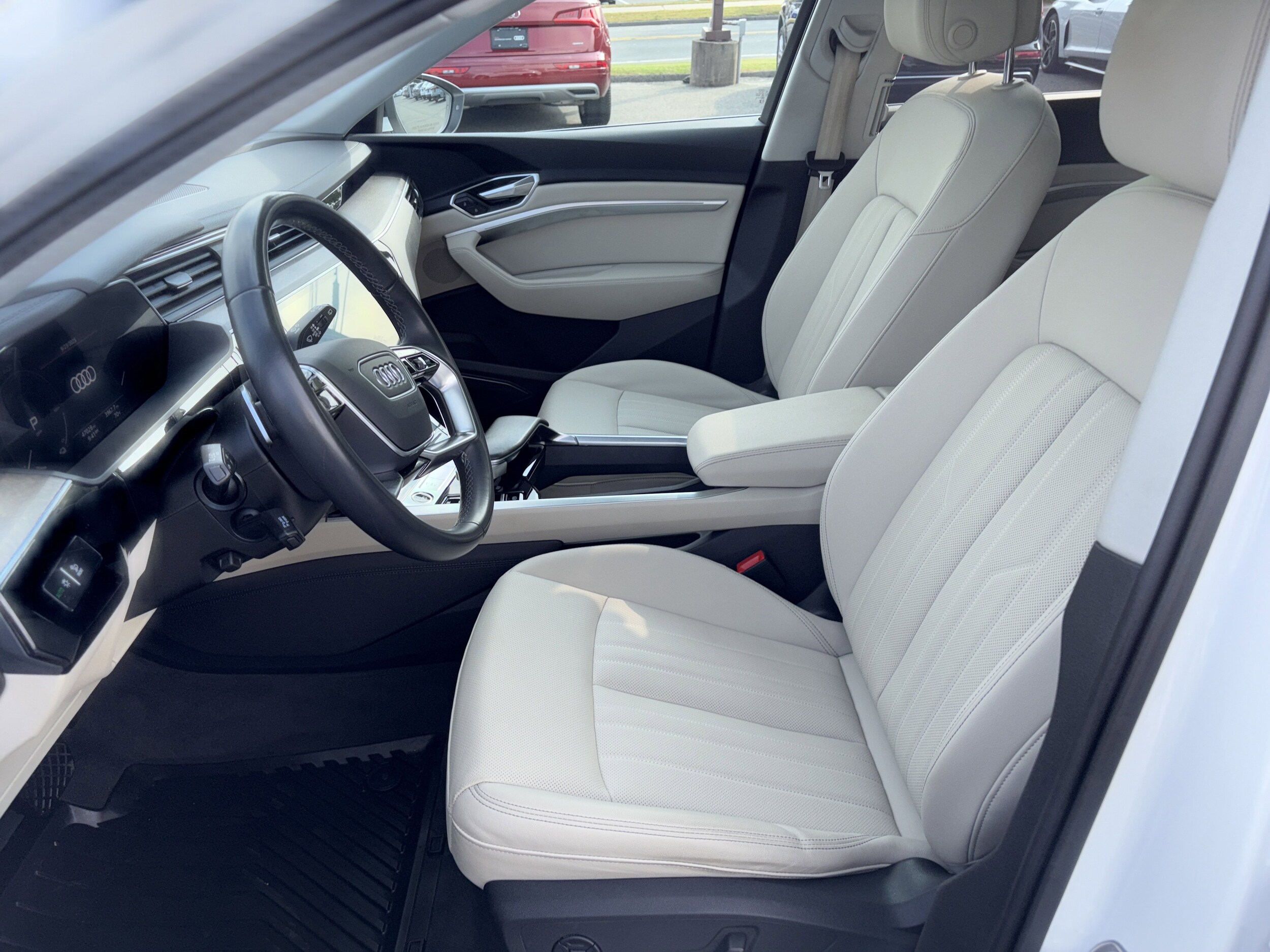 2024 Audi Q8 E-tron Premium Plus photo 4