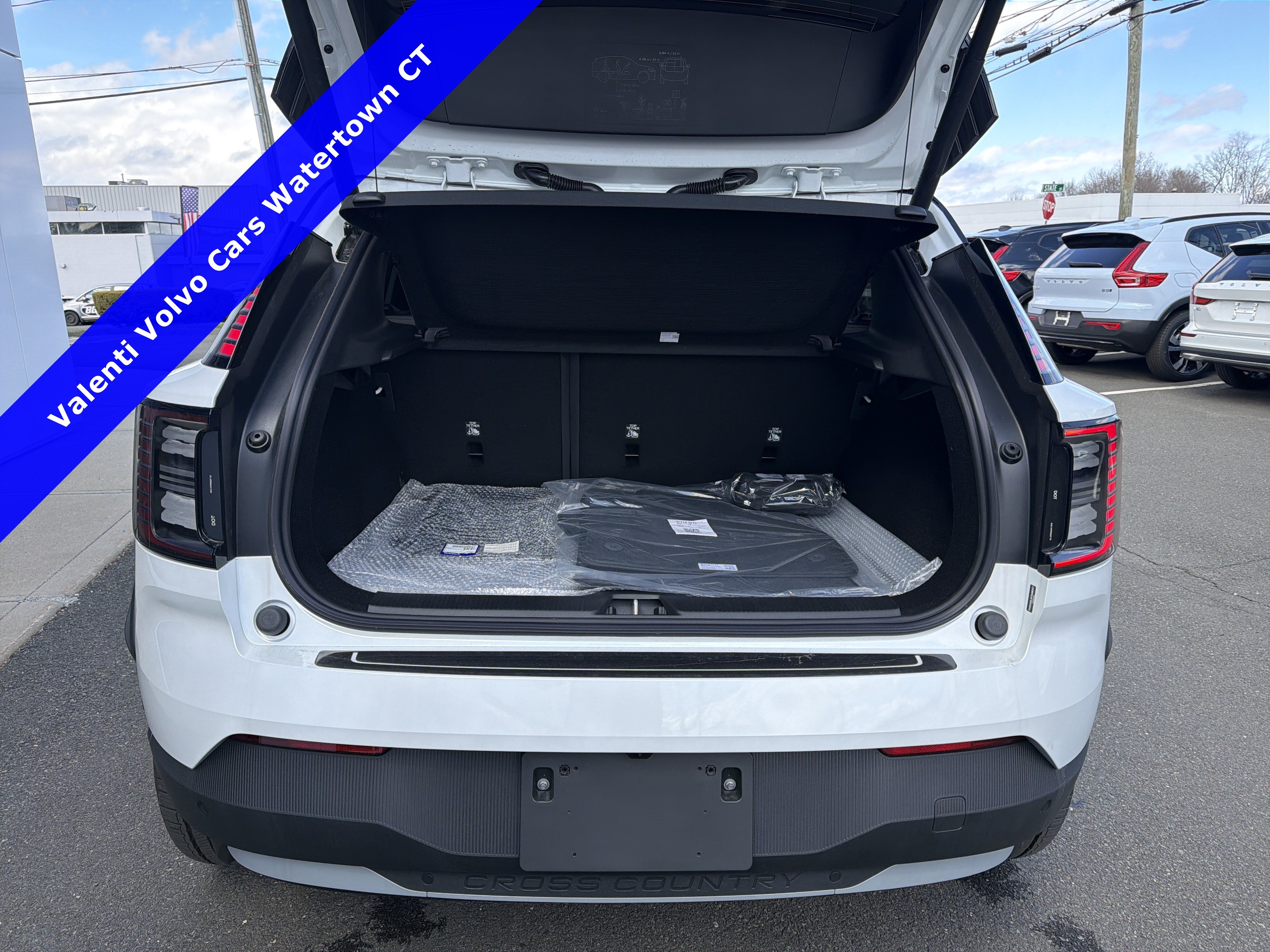 2026 Volvo EX30 Ultra - Photo 9