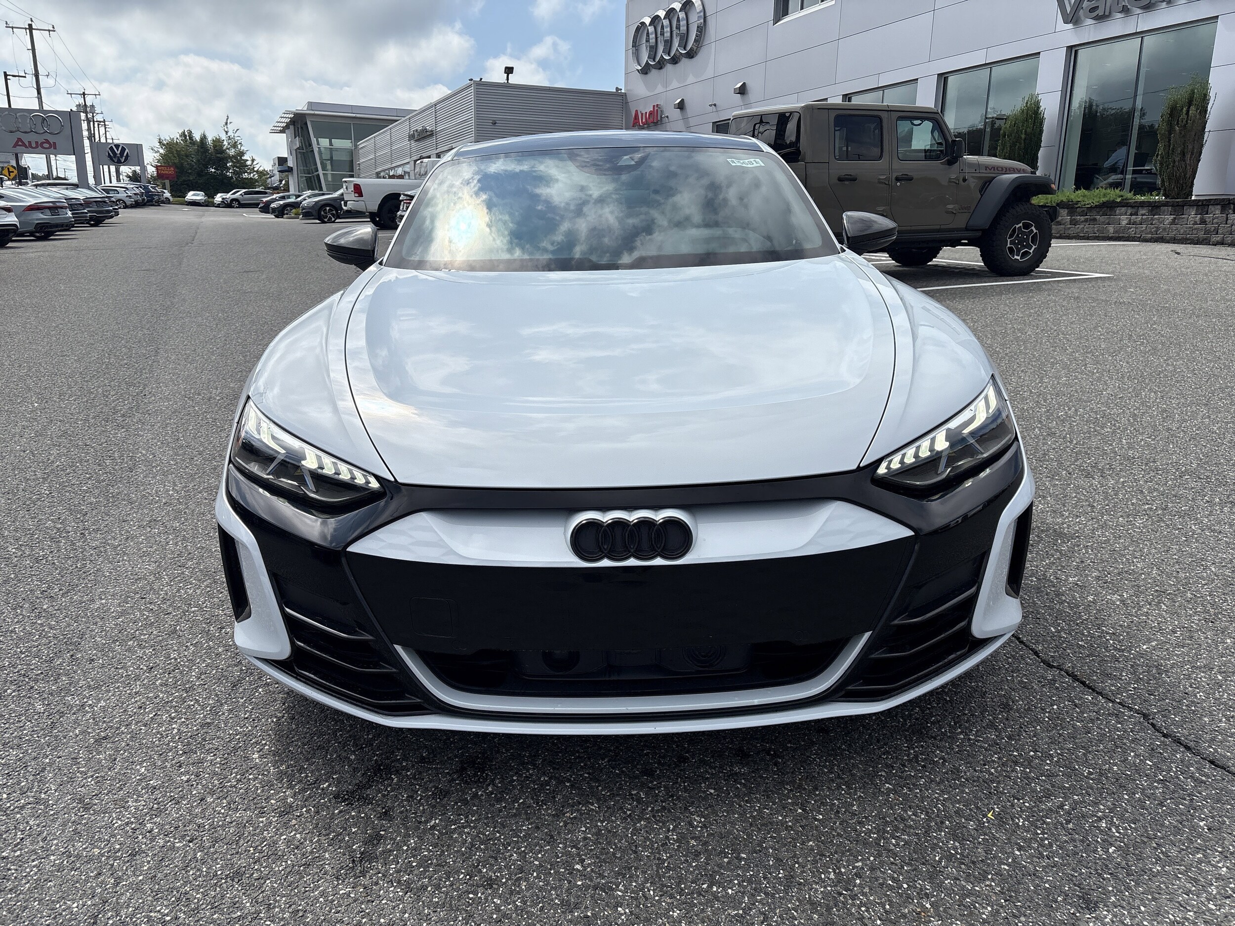 2022 Audi RS e-tron GT Base photo 2