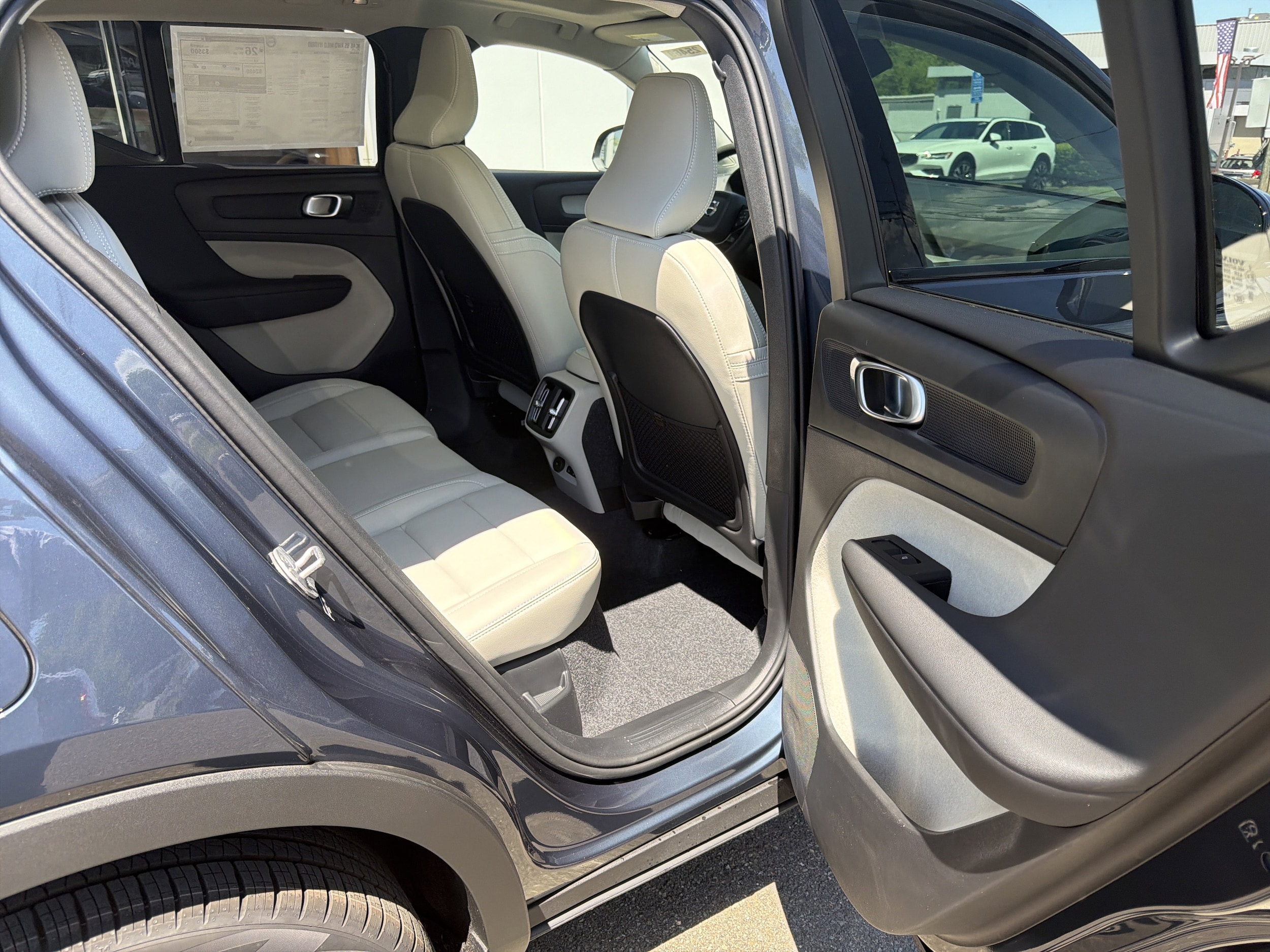2026 Volvo XC40 Plus - Photo 21