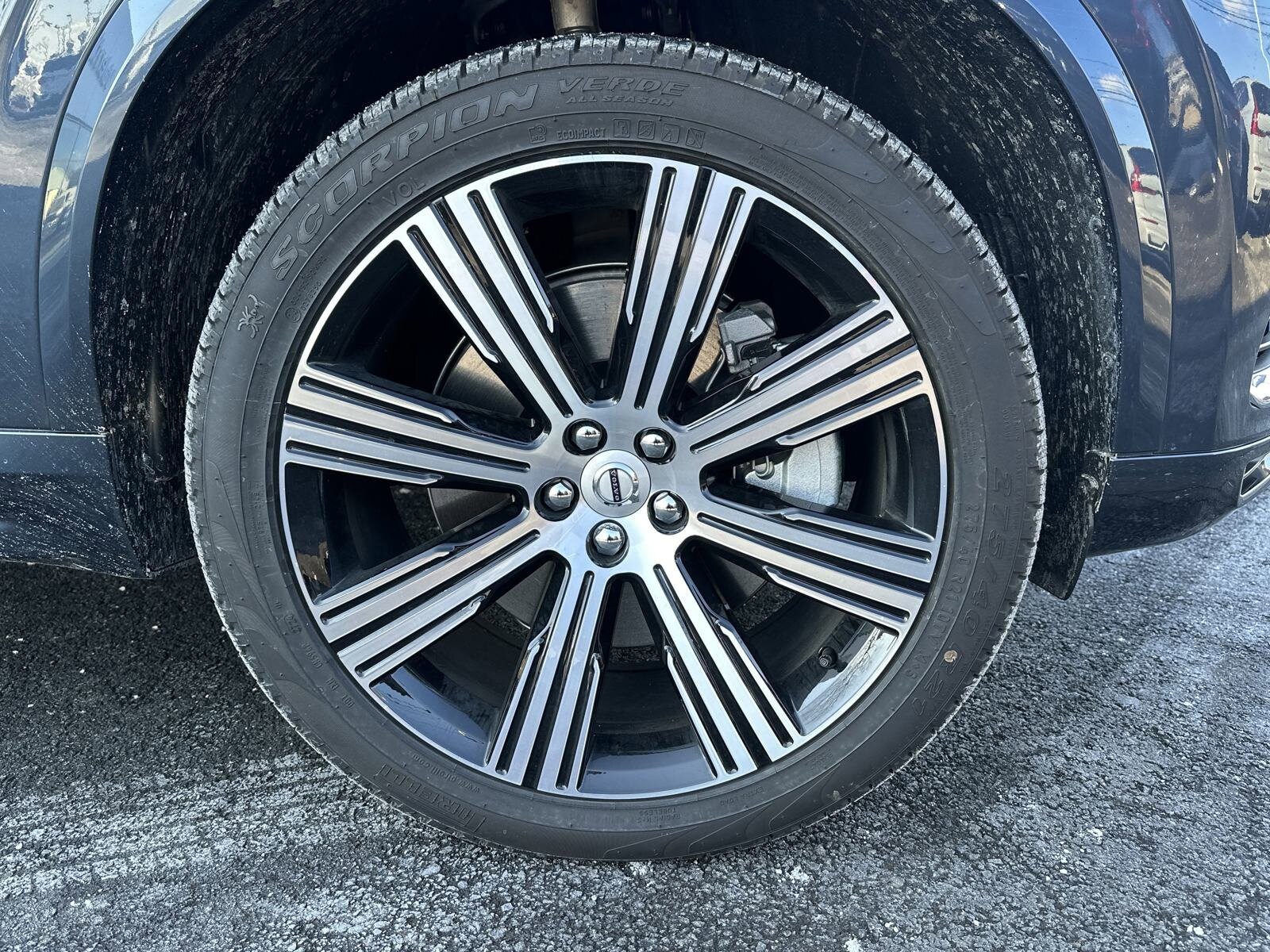 2025 Volvo XC90 T8 AWD Core photo 2