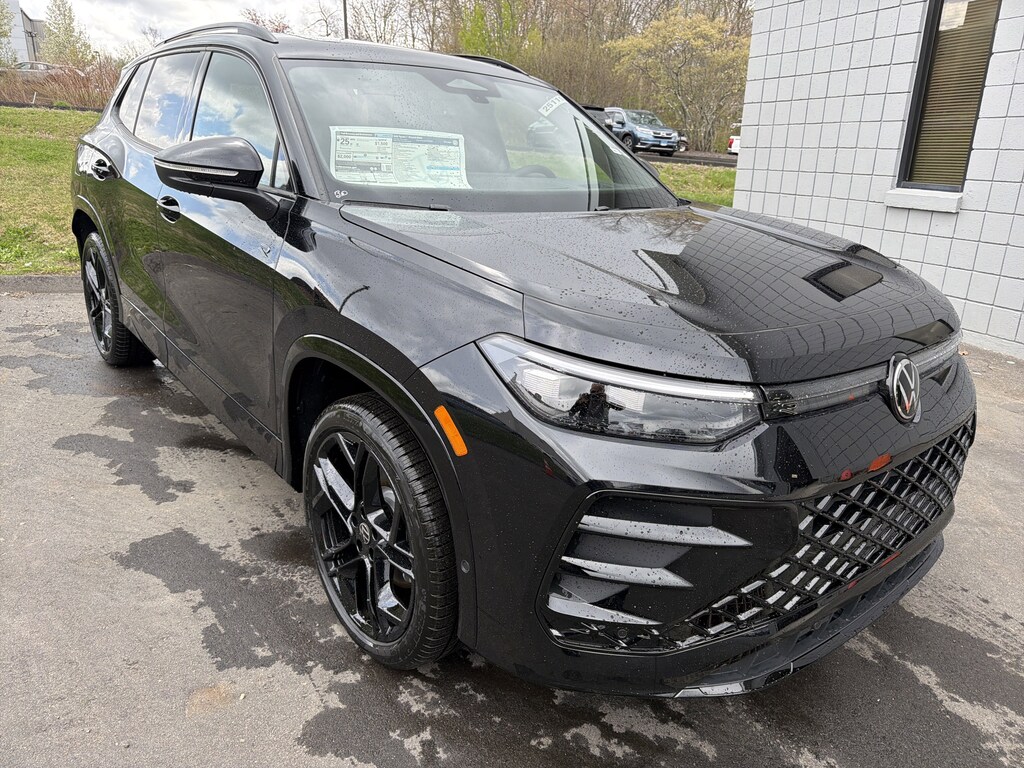 New 2026 Volkswagen Tiguan SE R-Line Black 2.0T SE R-Line Black 4MOTION