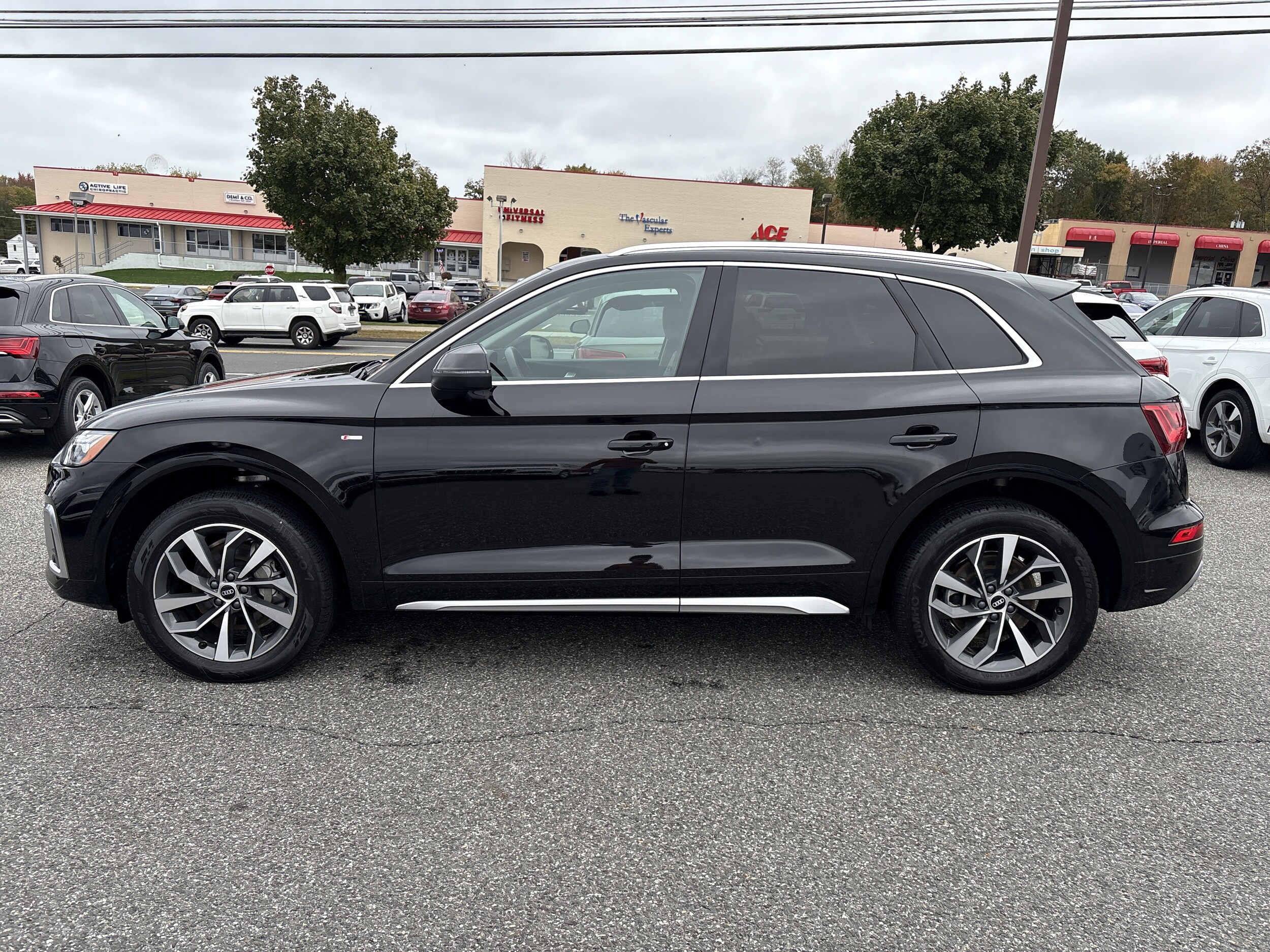 2022 Audi Q5 S line Premium Plus photo 3