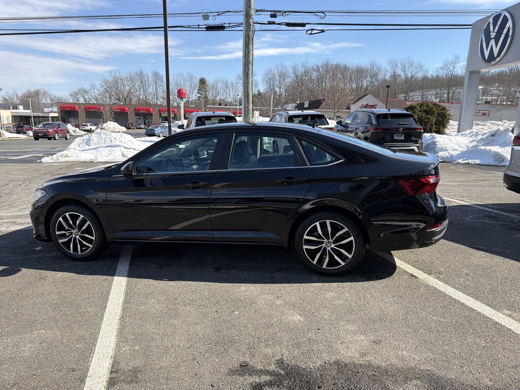 New 2026 Volkswagen Jetta SE SE Auto