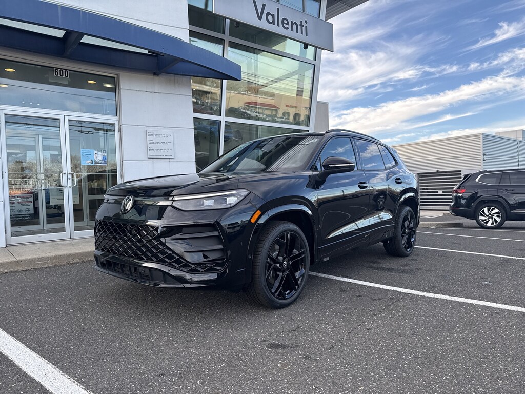 New 2025 Volkswagen Tiguan SE R-Line Black 2.0T SE R-Line Black 4MOTION