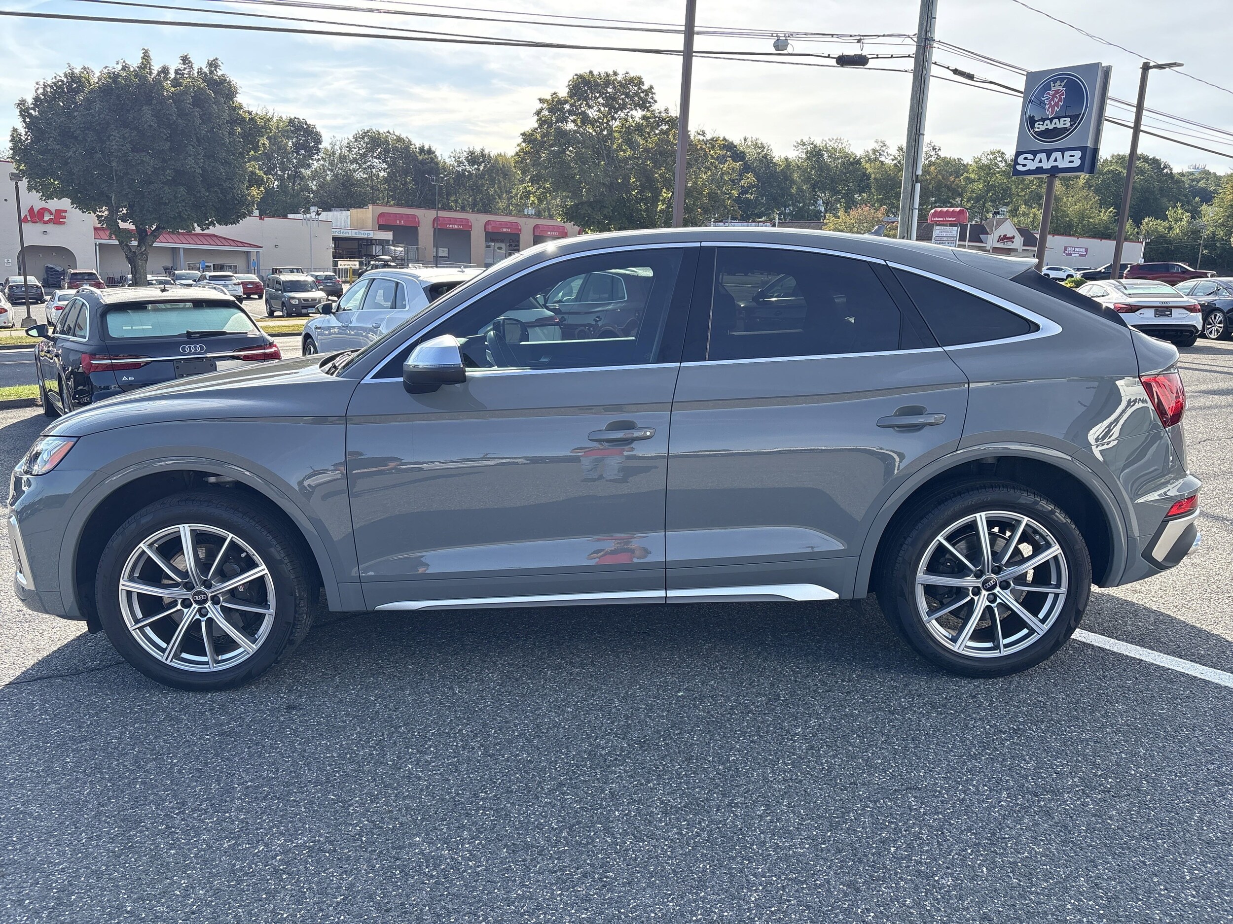 2022 Audi SQ5 Premium Plus photo 2
