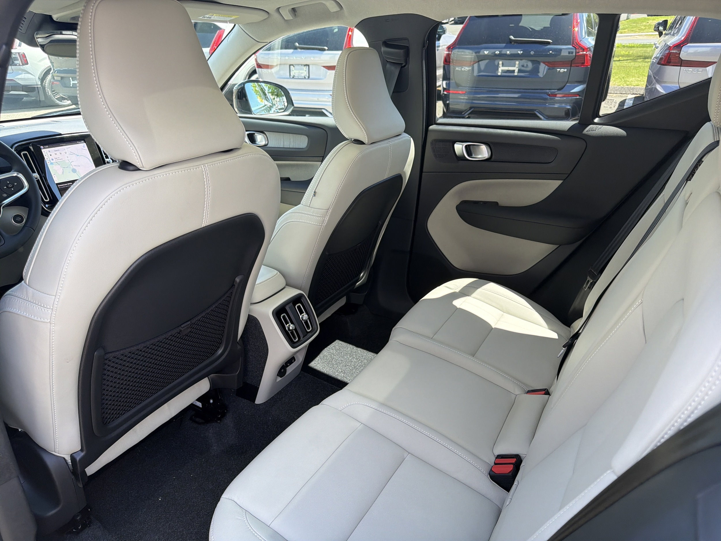 2026 Volvo XC40 Plus - Photo 16
