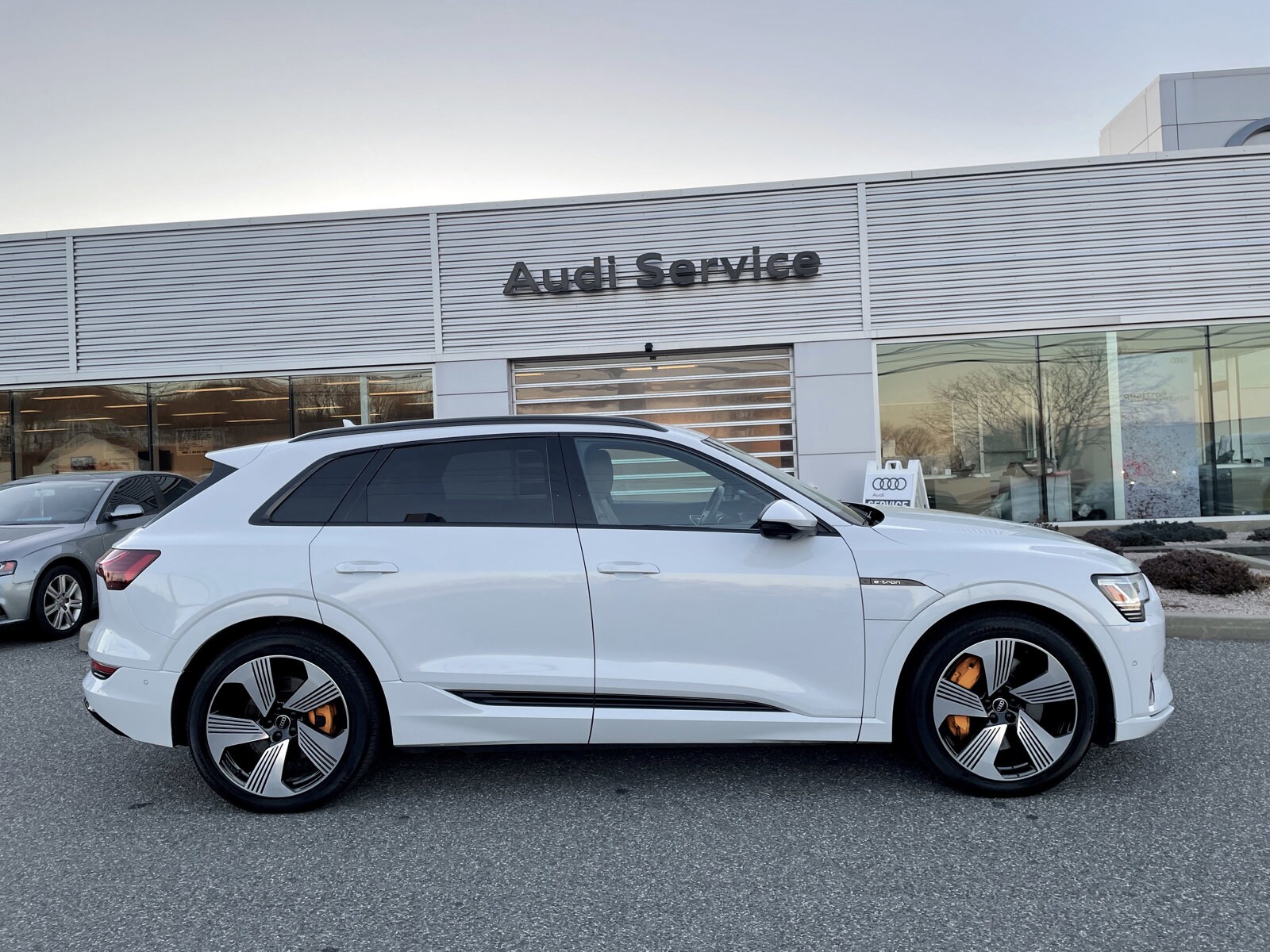 2022 Audi e-tron Premium Plus photo 3