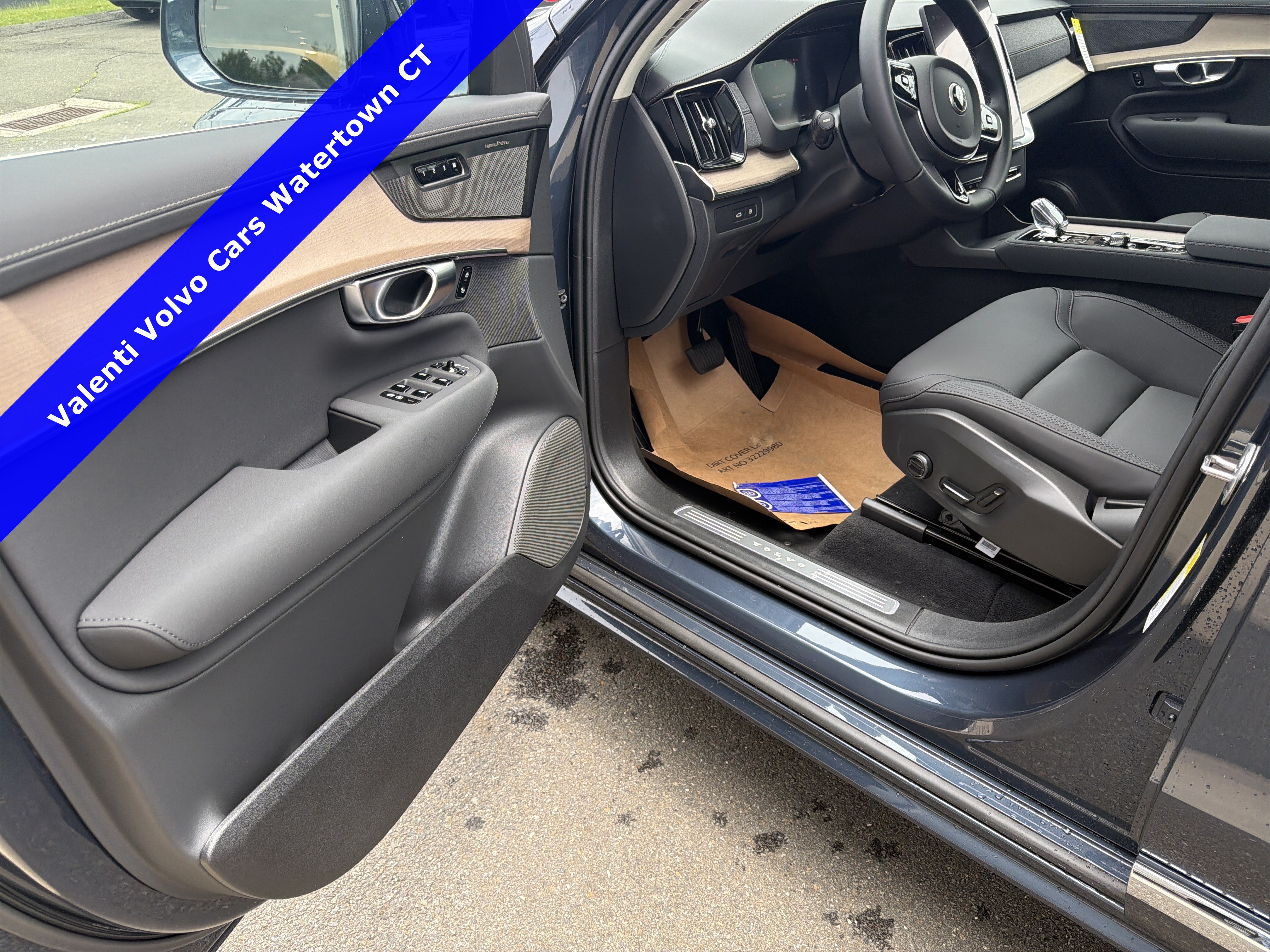 2026 Volvo XC90 Plus - Photo 11