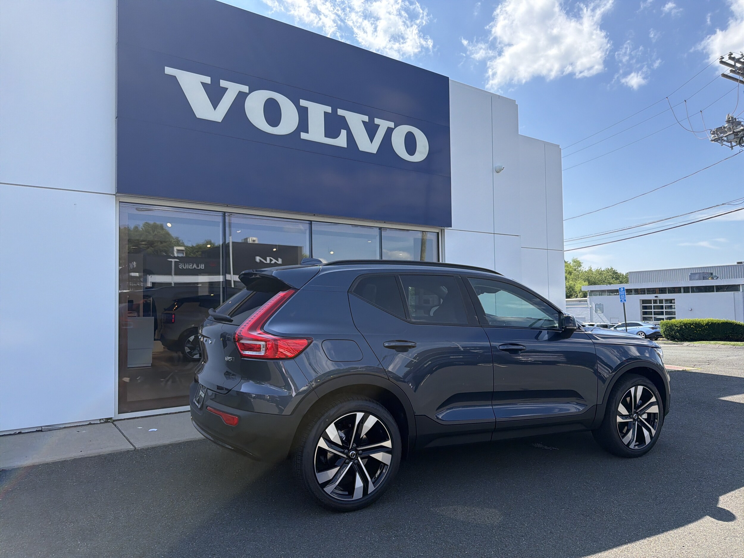 2026 Volvo XC40 Plus - Photo 3
