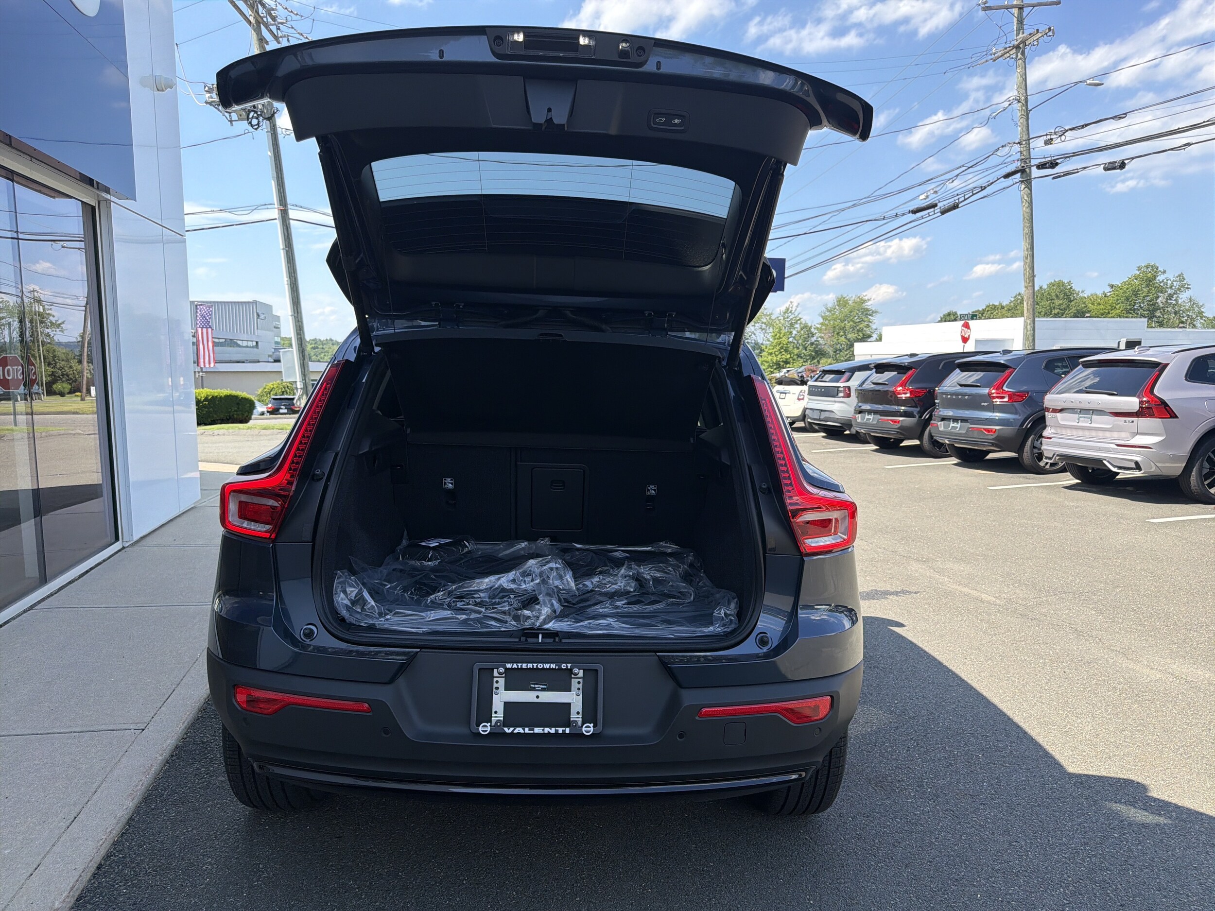 2026 Volvo XC40 Plus - Photo 7