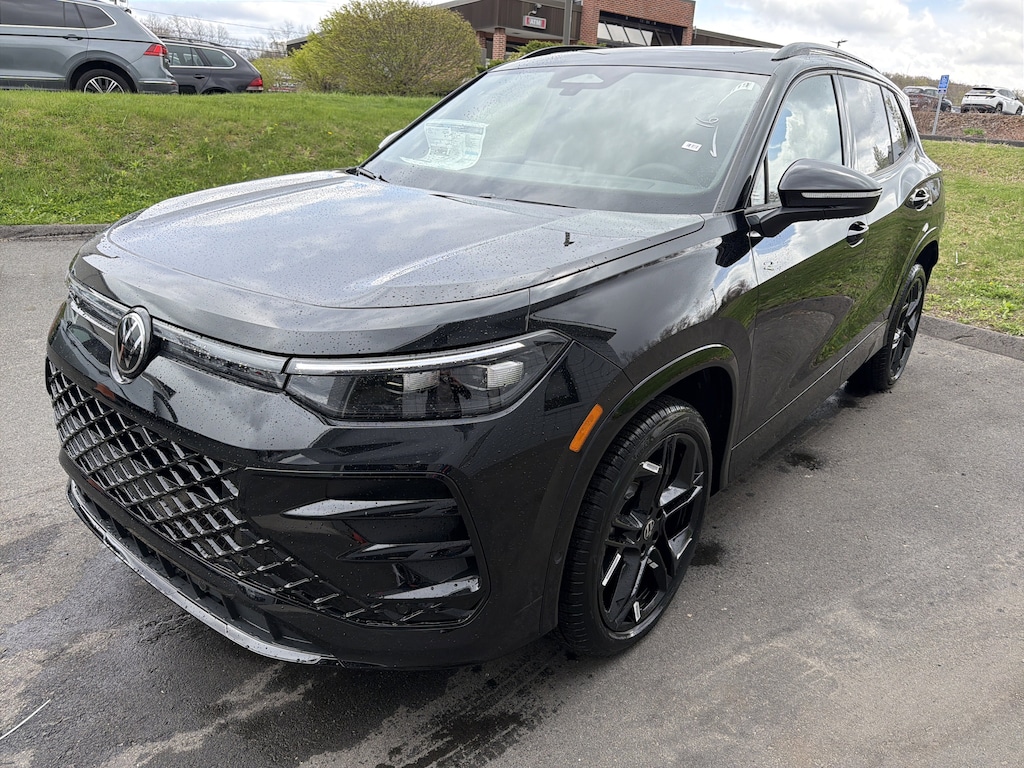 New 2026 Volkswagen Tiguan SE R-Line Black 2.0T SE R-Line Black 4MOTION