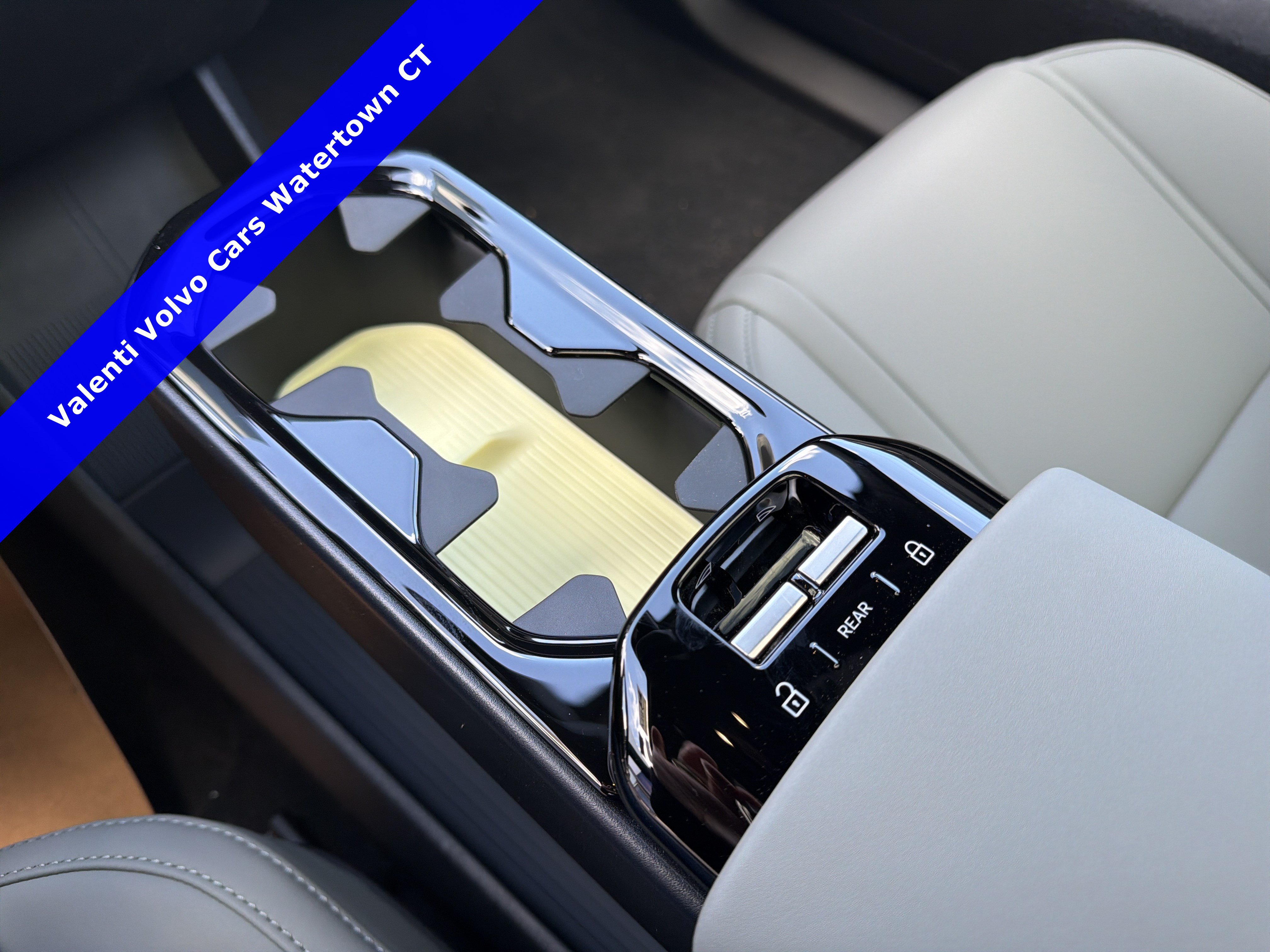2026 Volvo EX30 Ultra - Photo 25