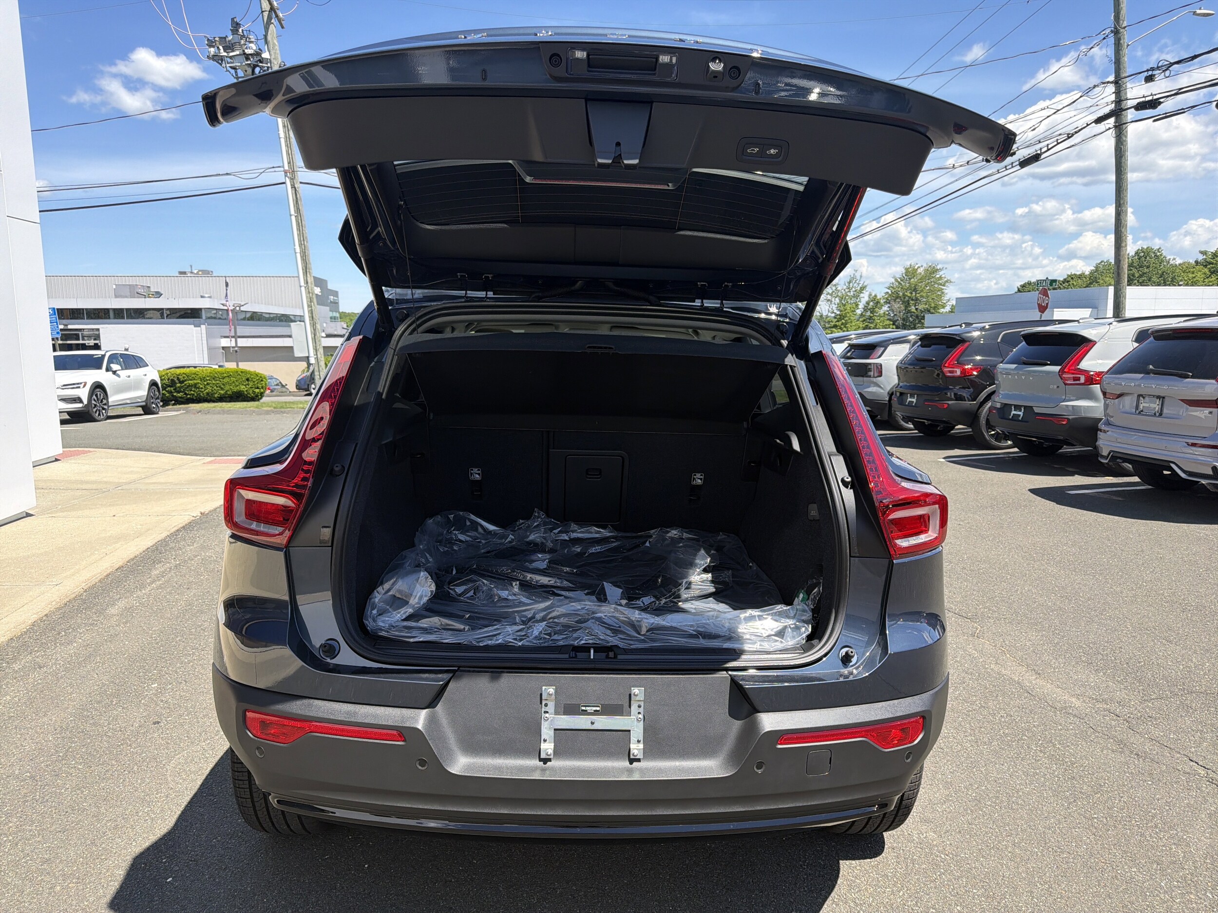 2026 Volvo XC40 Plus - Photo 10