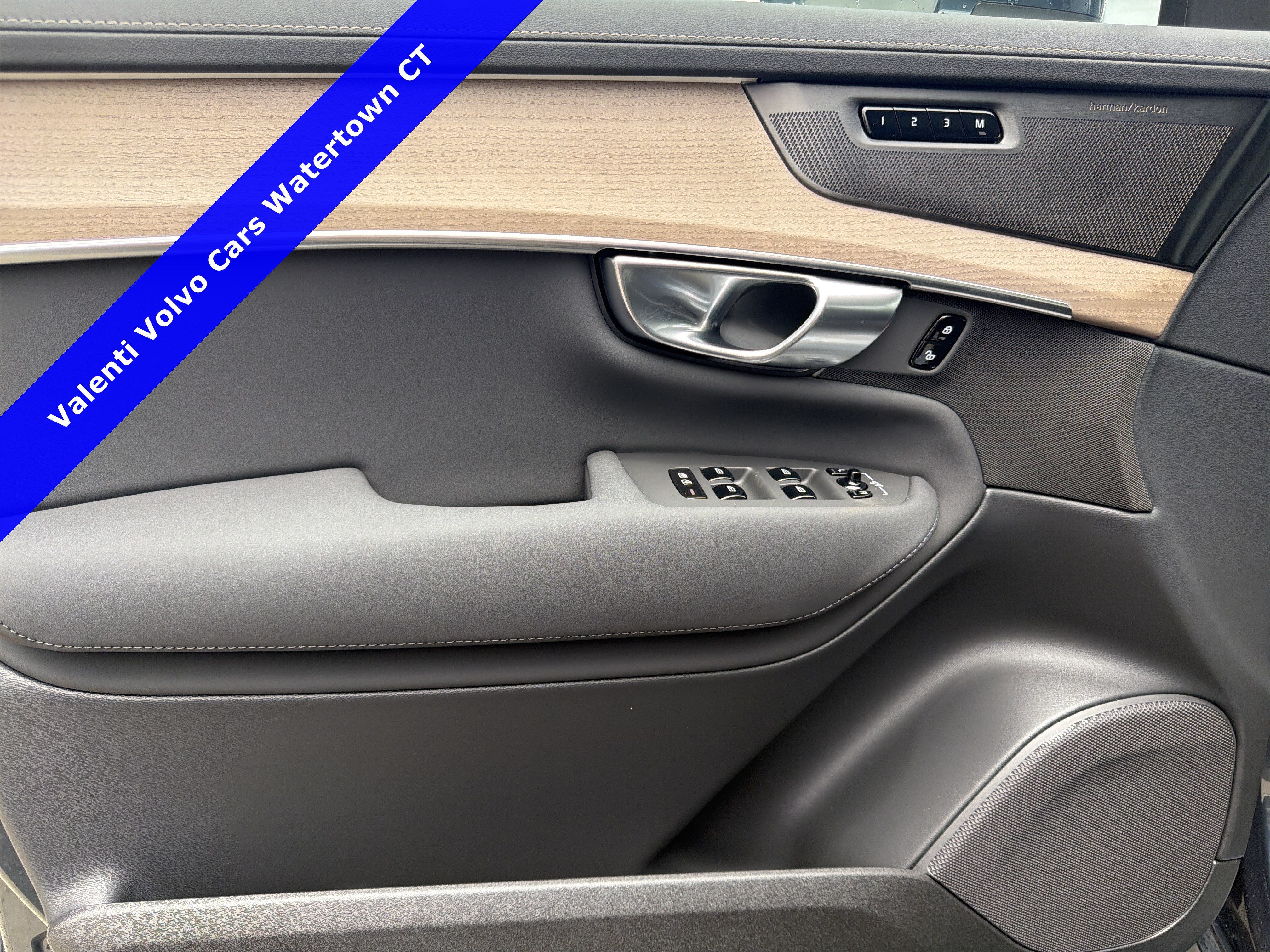 2026 Volvo XC90 Plus - Photo 8