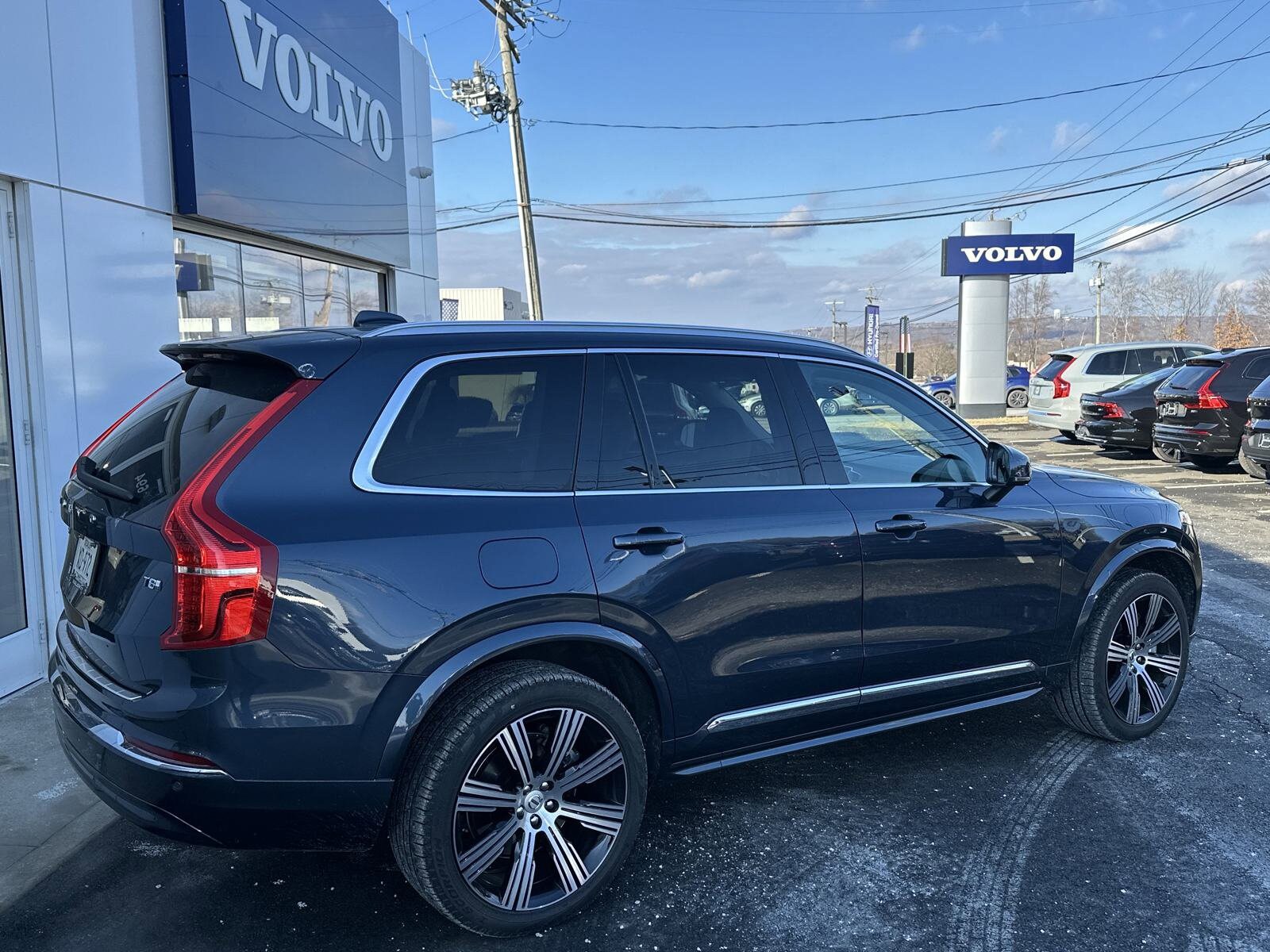 2025 Volvo XC90 T8 AWD Core photo 4