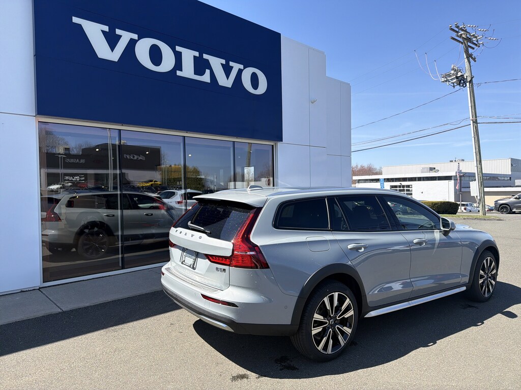 New 2026 Volvo V60 Cross Country Ultra B5 AWD Ultra