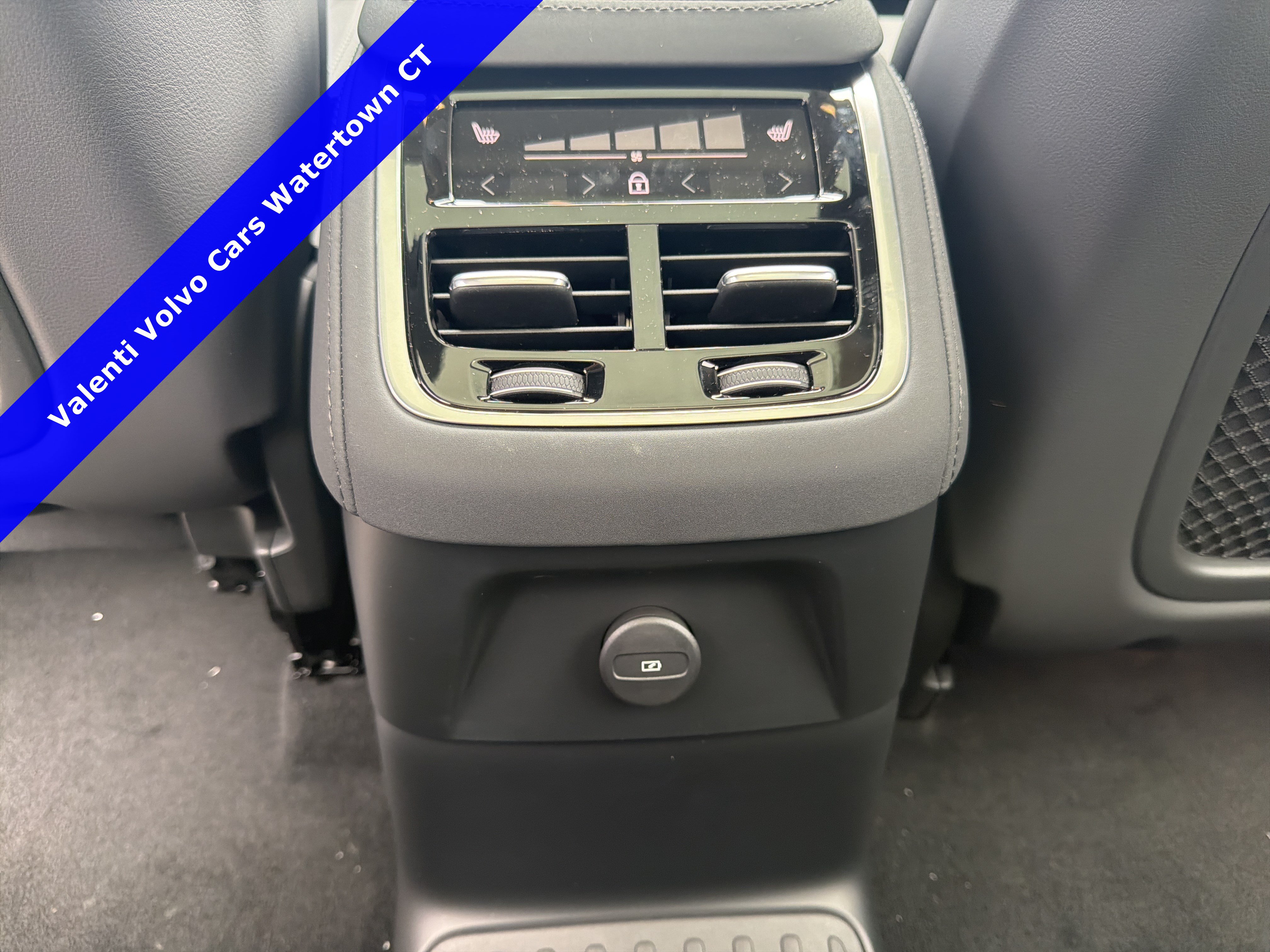 2026 Volvo XC90 Plus - Photo 16