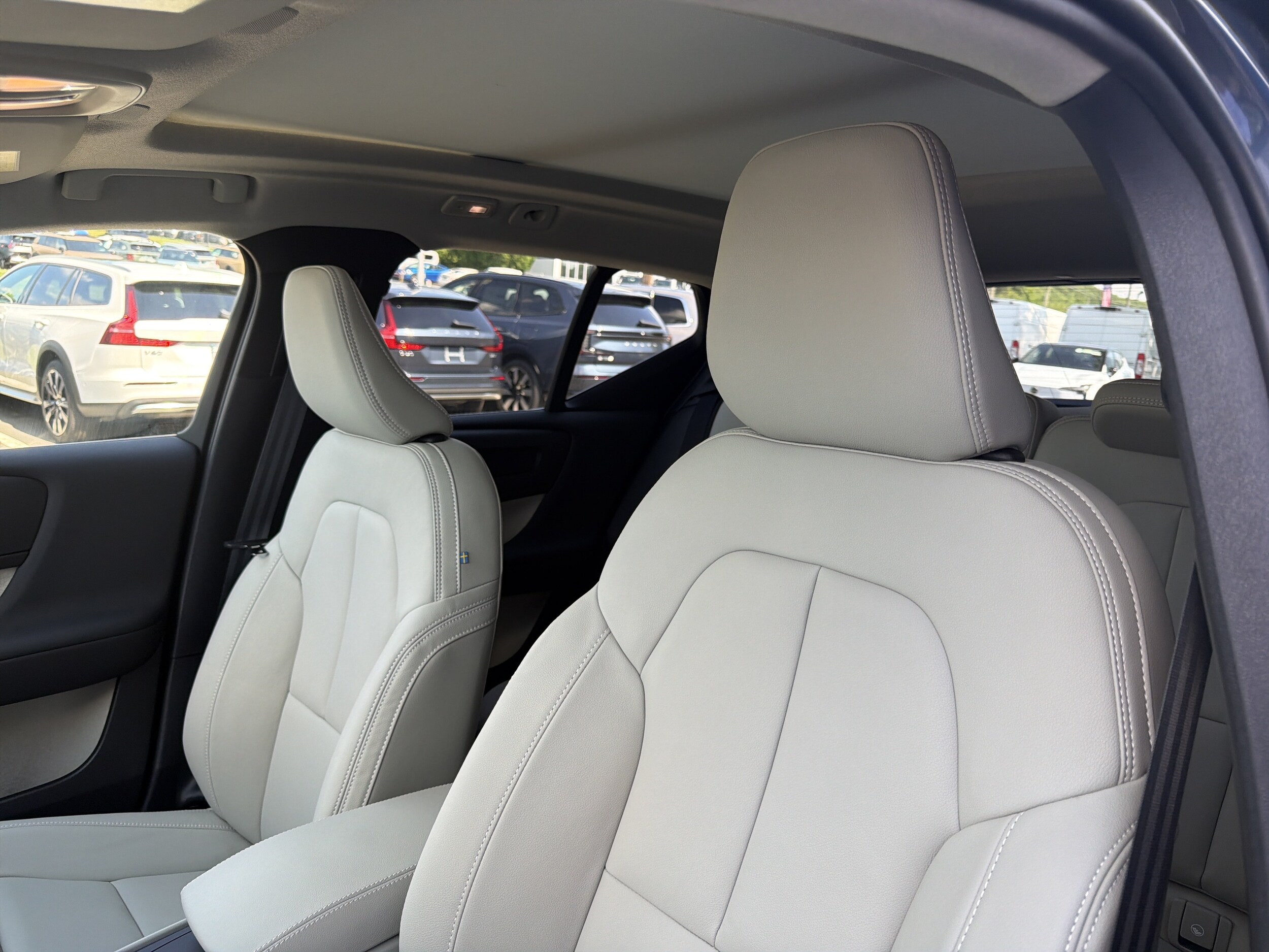 2026 Volvo XC40 Plus - Photo 10