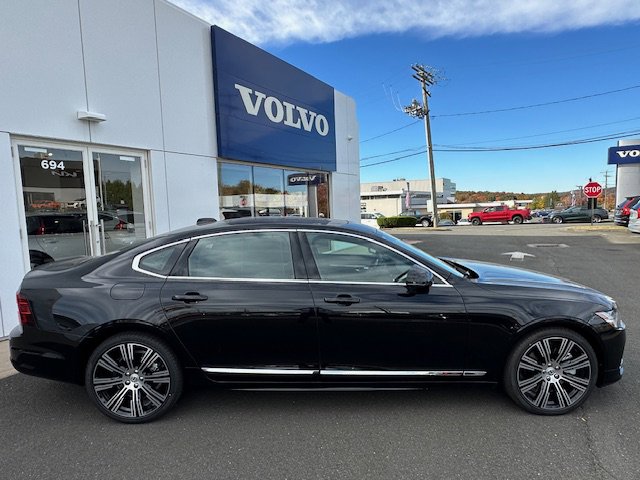 2025 Volvo S90 photo 3