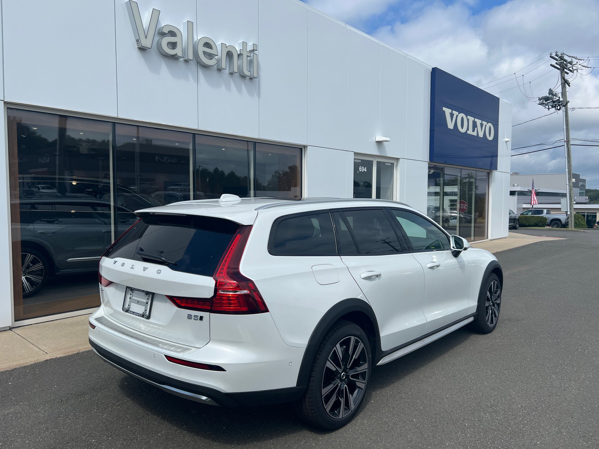 2026 Volvo V60 Cross Country B5 AWD photo 4