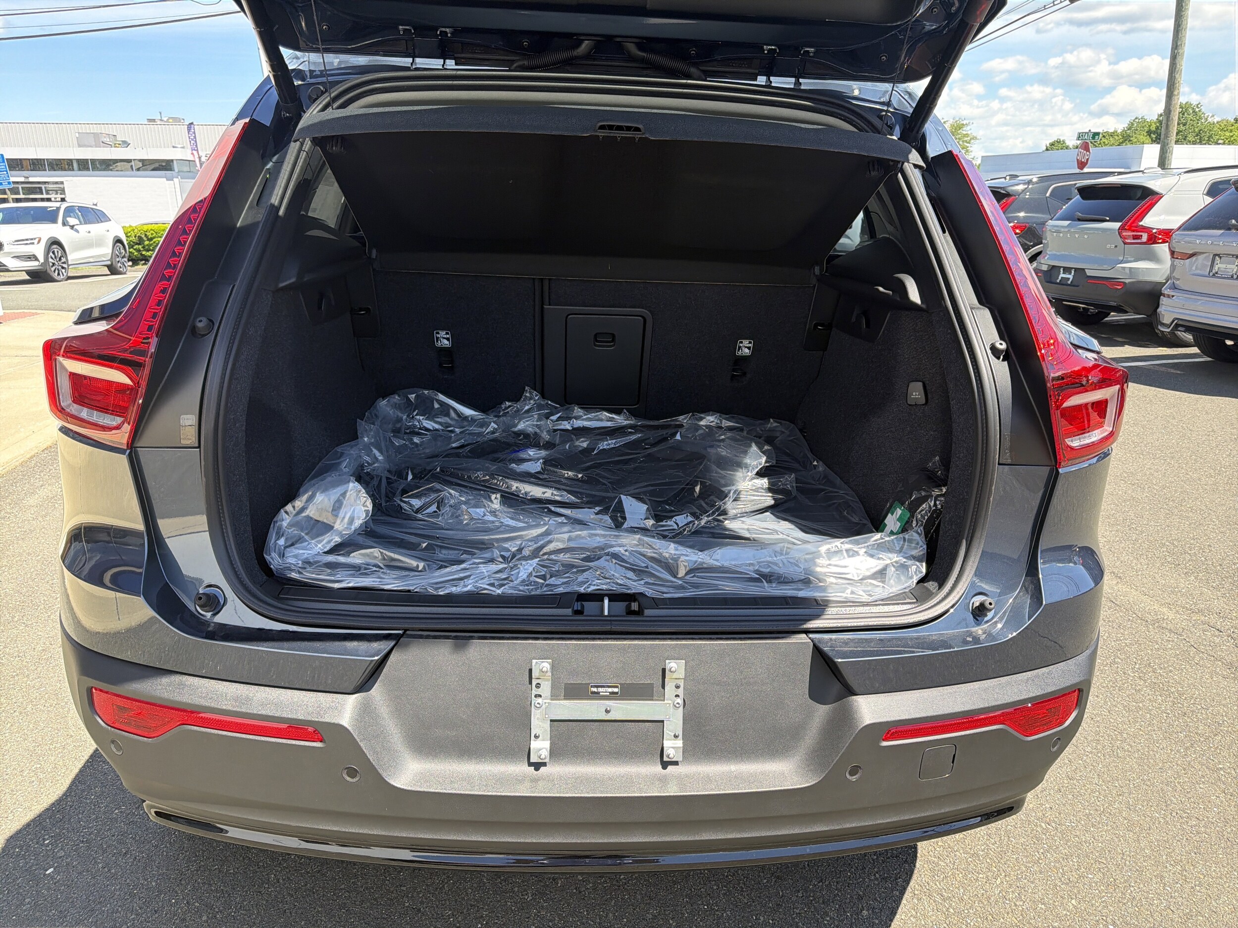 2026 Volvo XC40 Plus - Photo 9