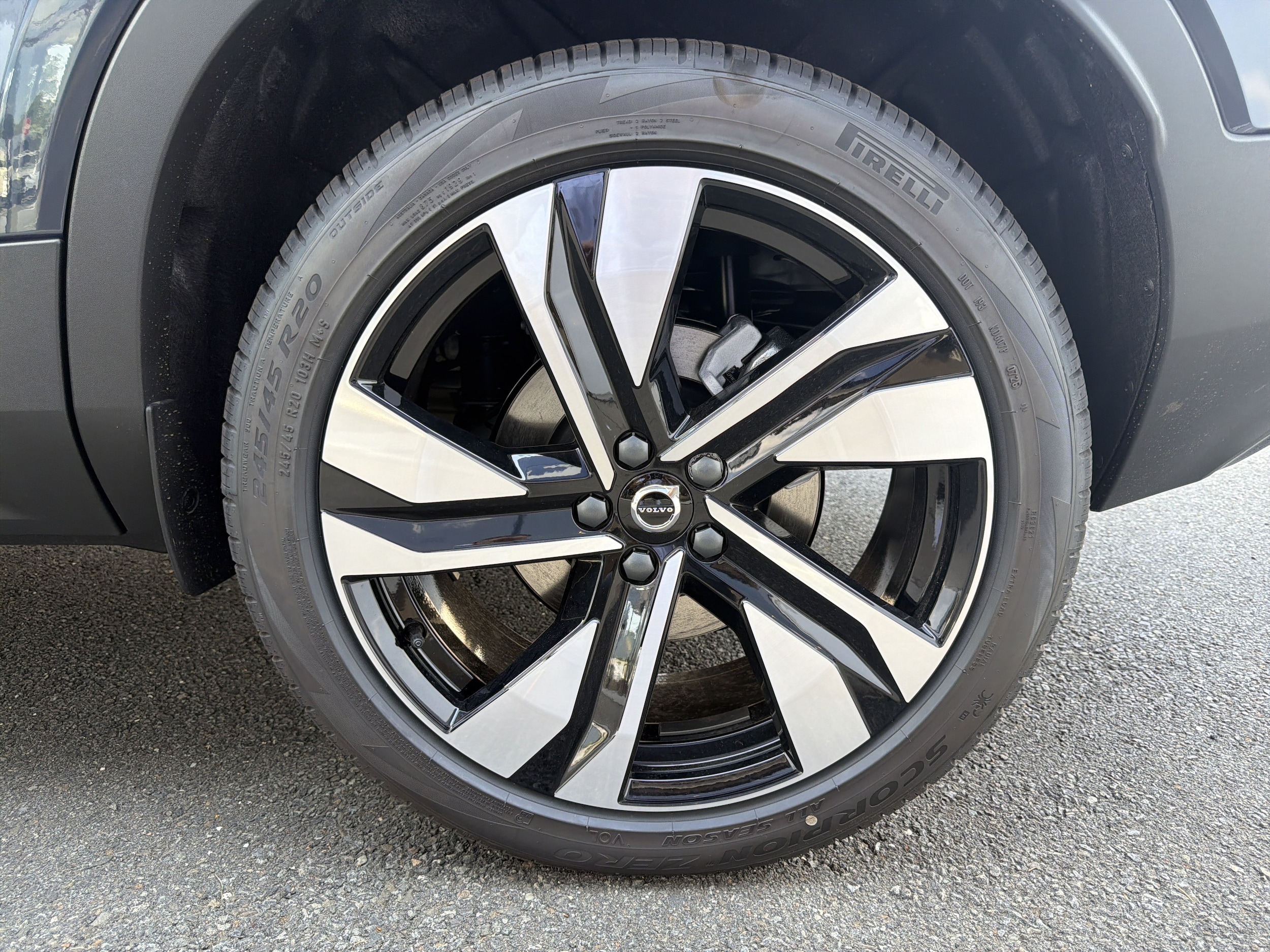 2026 Volvo XC40 Plus - Photo 24
