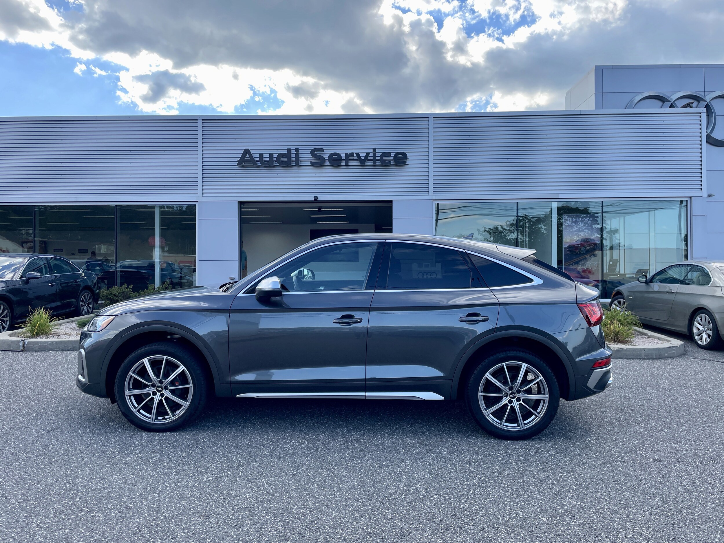 2022 Audi SQ5 Premium photo 2