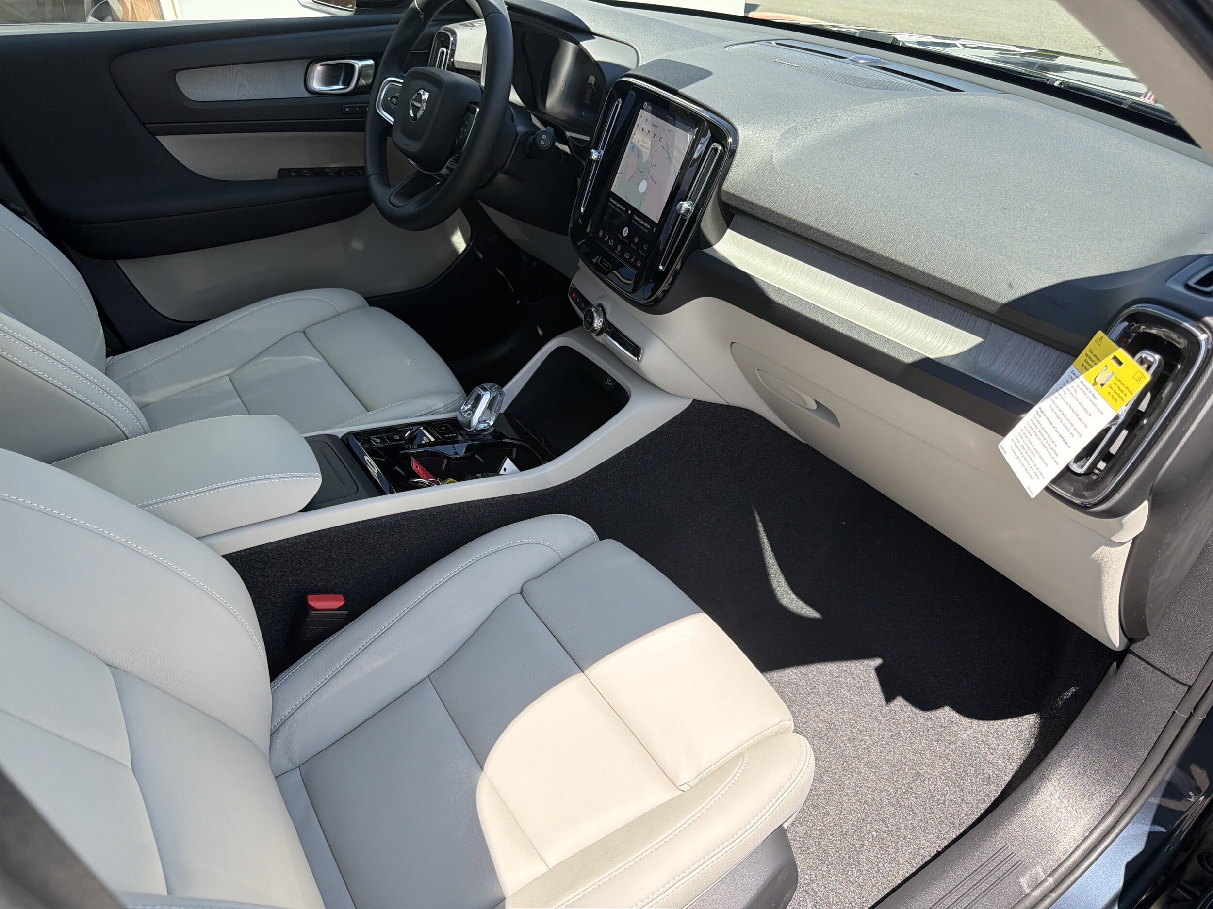 2026 Volvo XC40 Plus - Photo 22