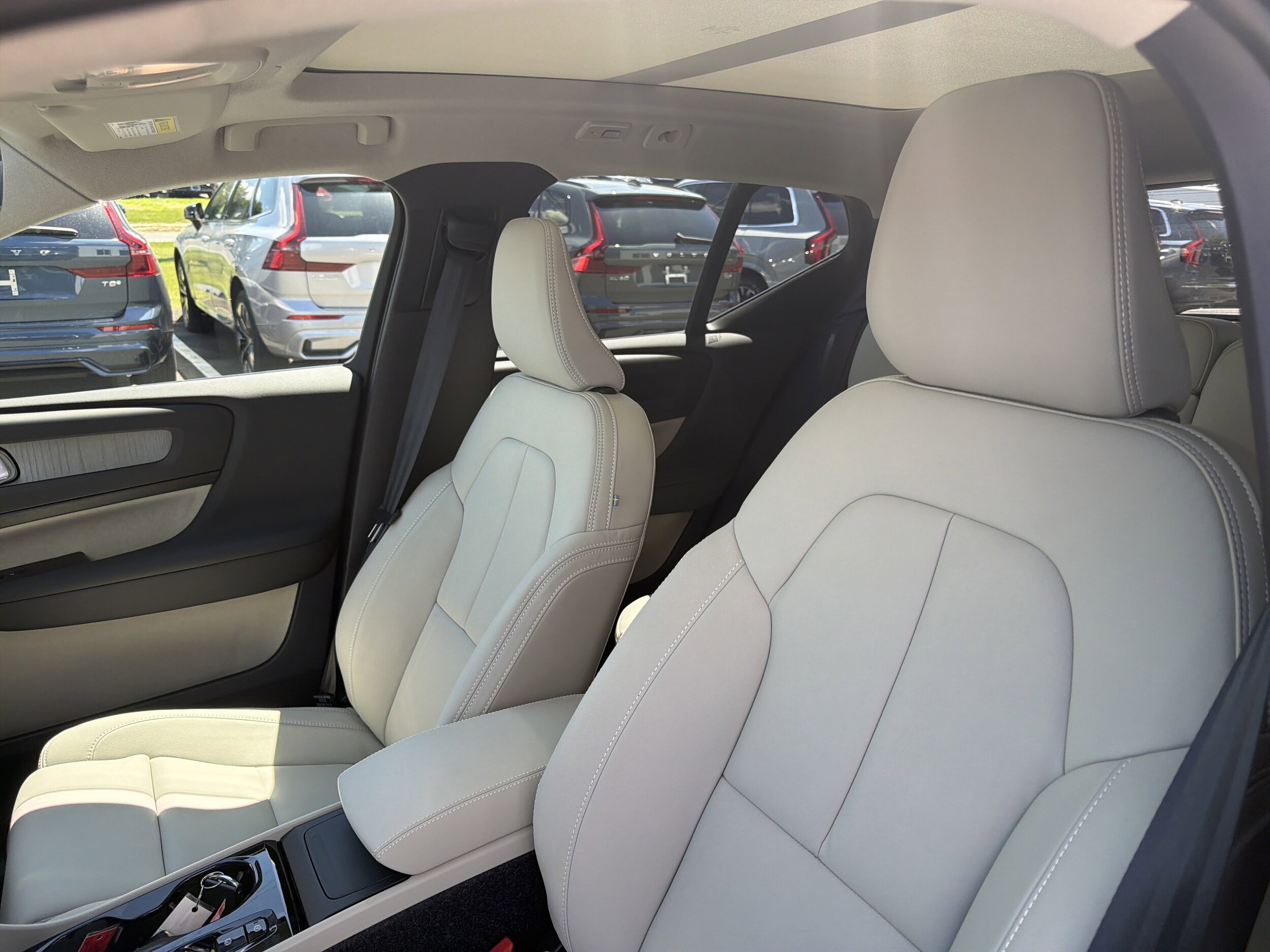 2026 Volvo XC40 Plus - Photo 13