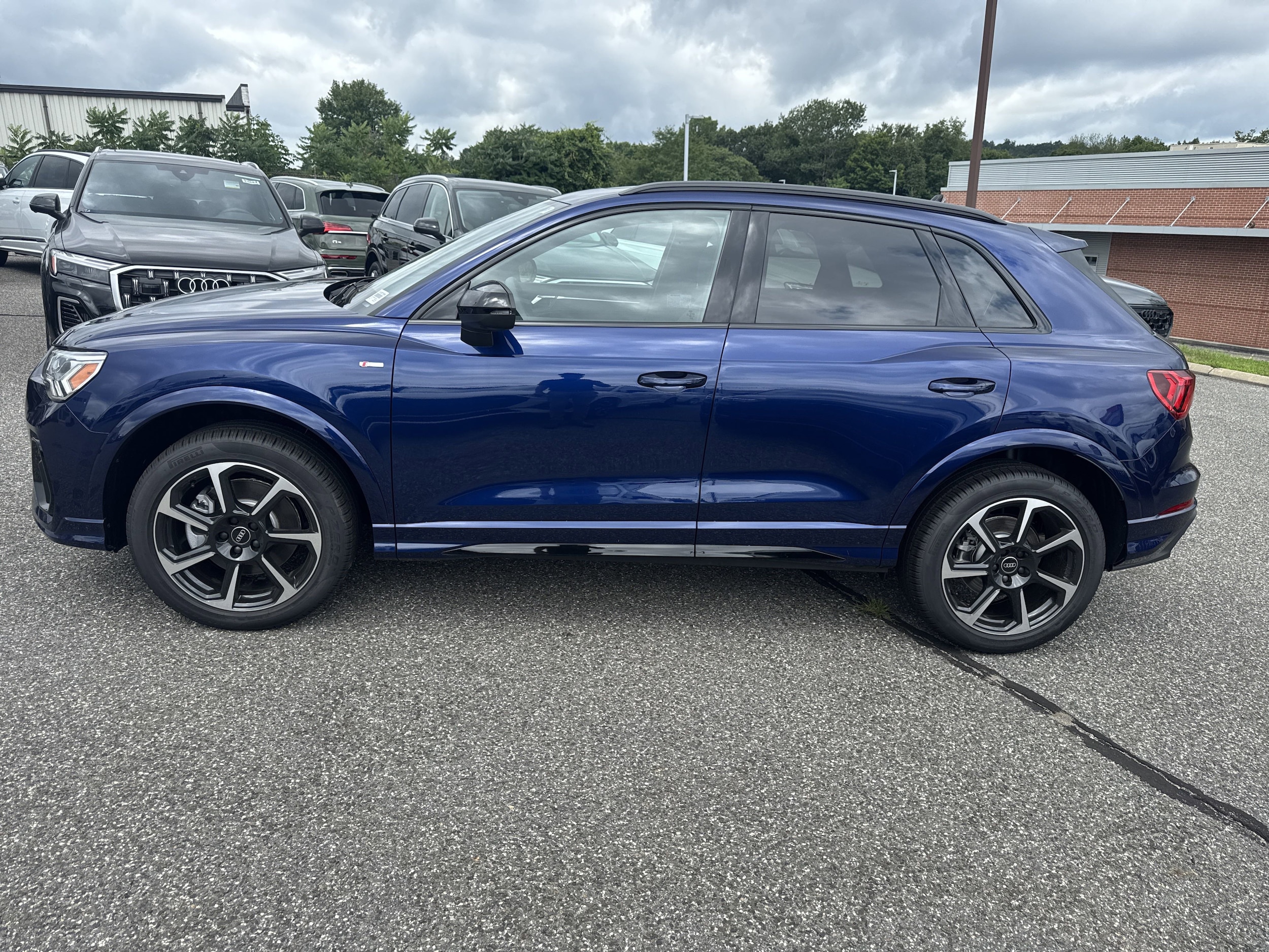 2025 Audi Q3 45 TFSI S line Premium Plus photo 3