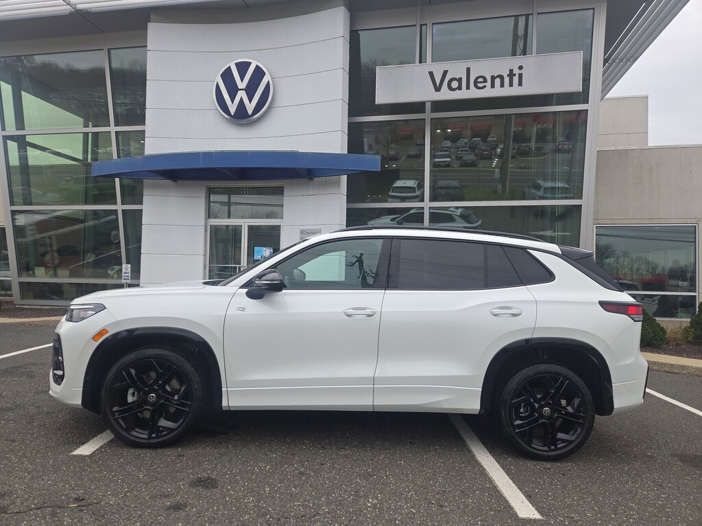 New 2025 Volkswagen Tiguan SE R-Line Black 2.0T SE R-Line Black 4MOTION