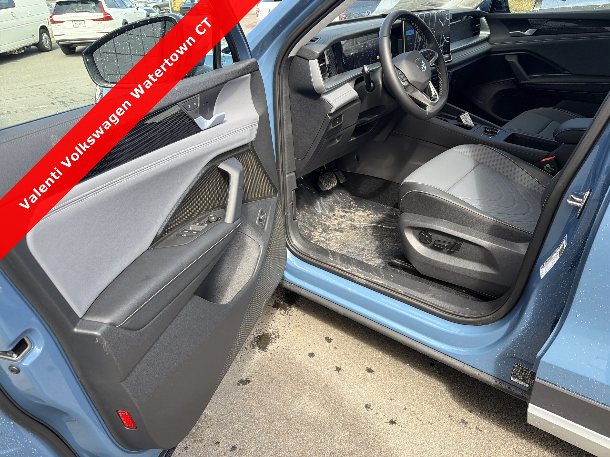 2026 Volkswagen Tiguan SE - Photo 10