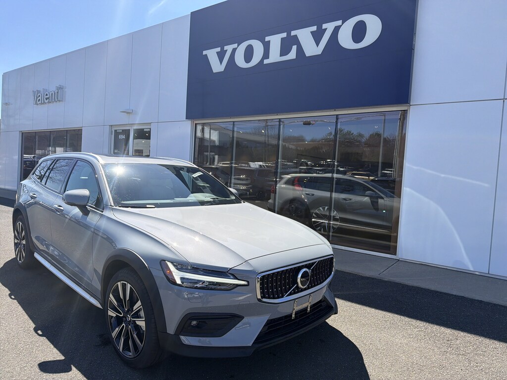 New 2026 Volvo V60 Cross Country Ultra B5 AWD Ultra