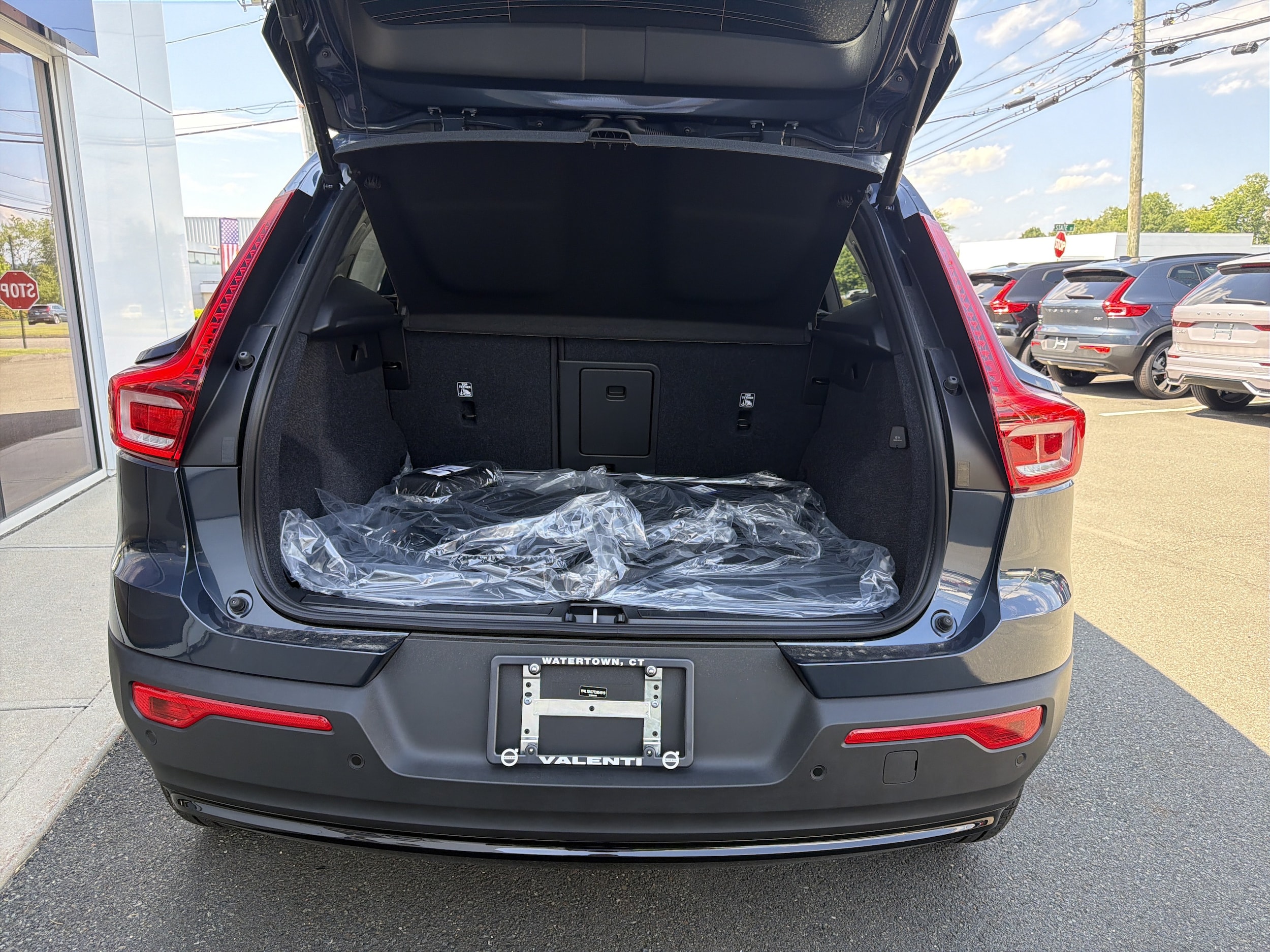 2026 Volvo XC40 Plus - Photo 6
