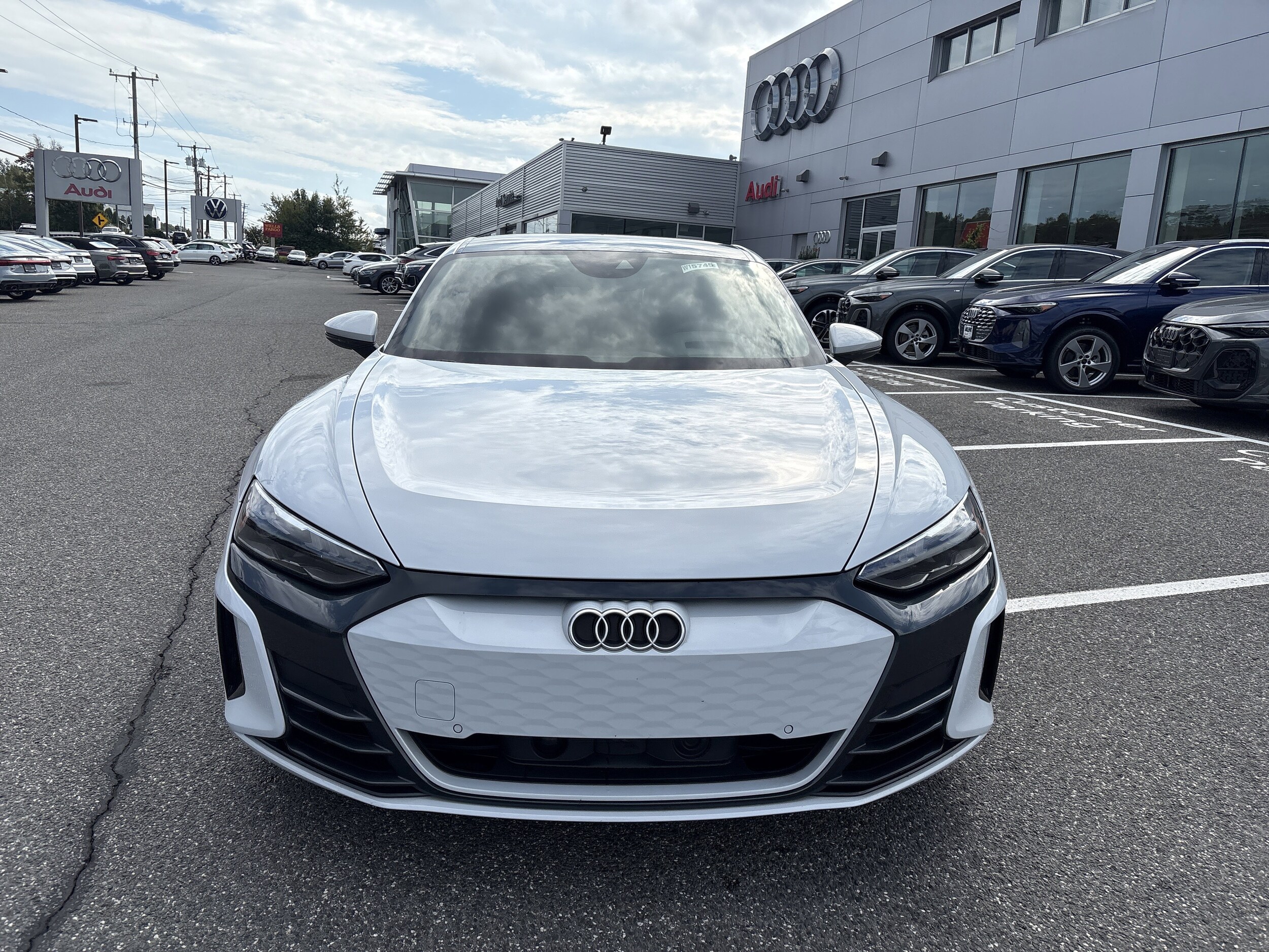 2023 Audi e-tron GT Prestige photo 2