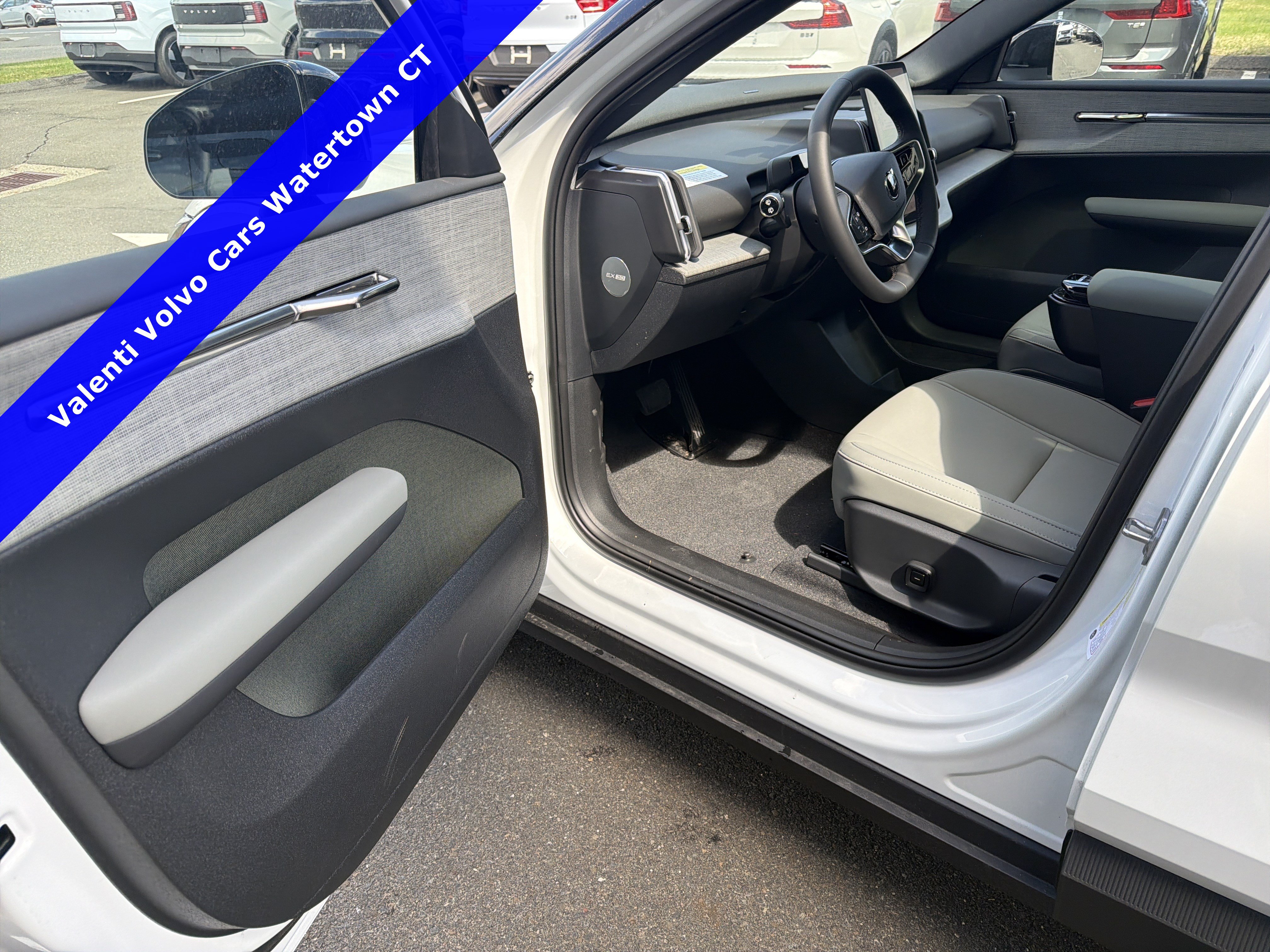 2026 Volvo EX30 Ultra - Photo 11