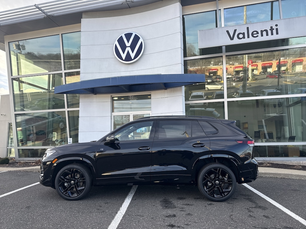 New 2025 Volkswagen Tiguan SE R-Line Black 2.0T SE R-Line Black 4MOTION