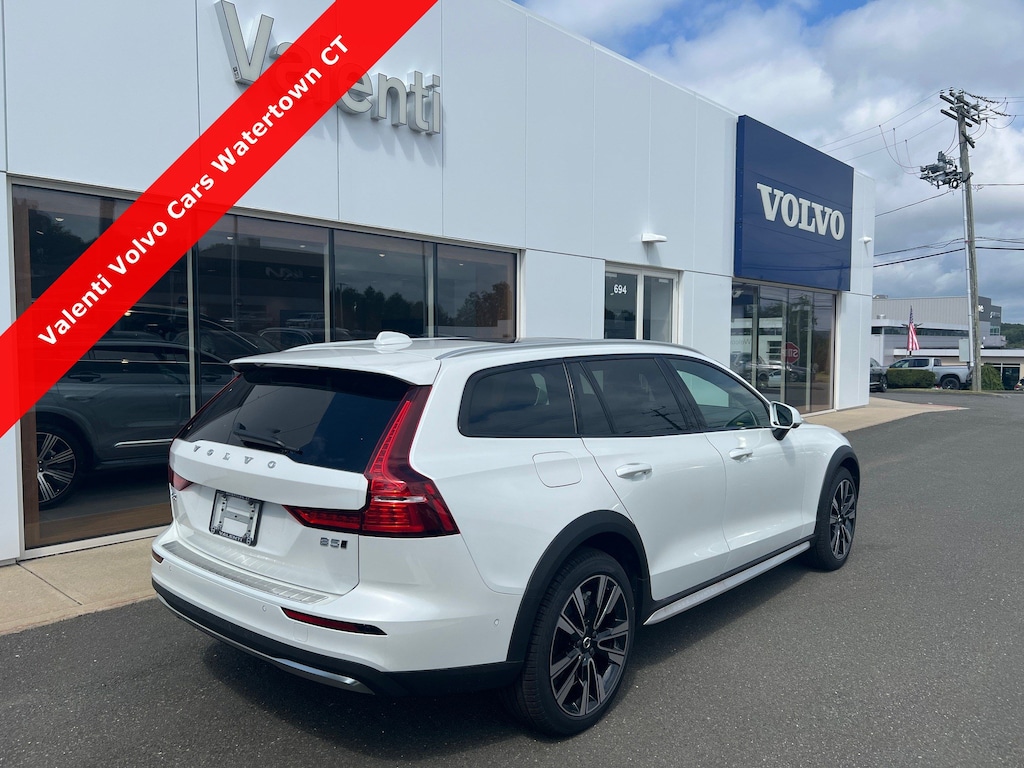 New 2026 Volvo V60 Cross Country Ultra B5 AWD Ultra